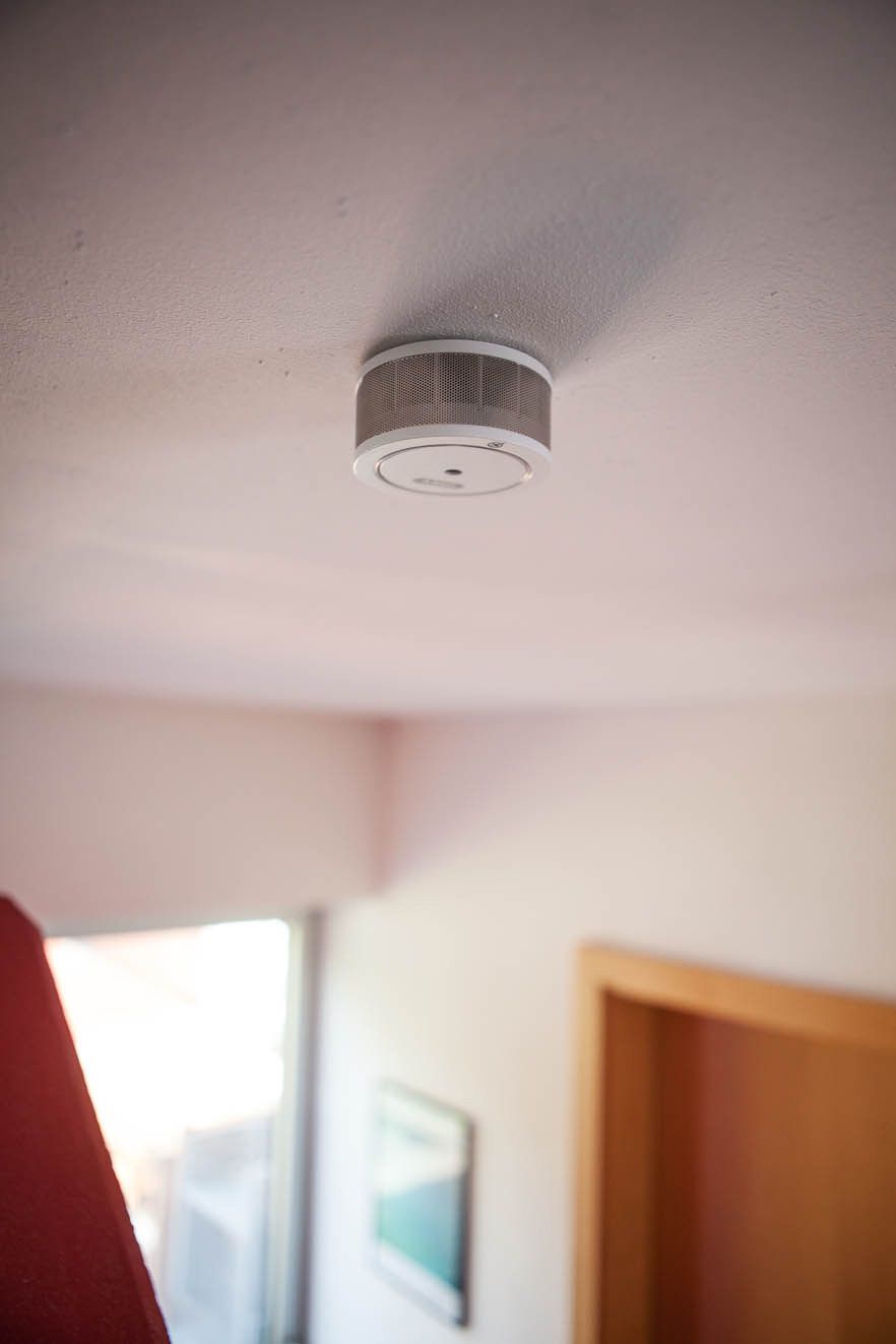 Kompakter ABUS Mini-Rauchwarnmelder installiert von Schlegel Sicherheitstechnik in Bremen