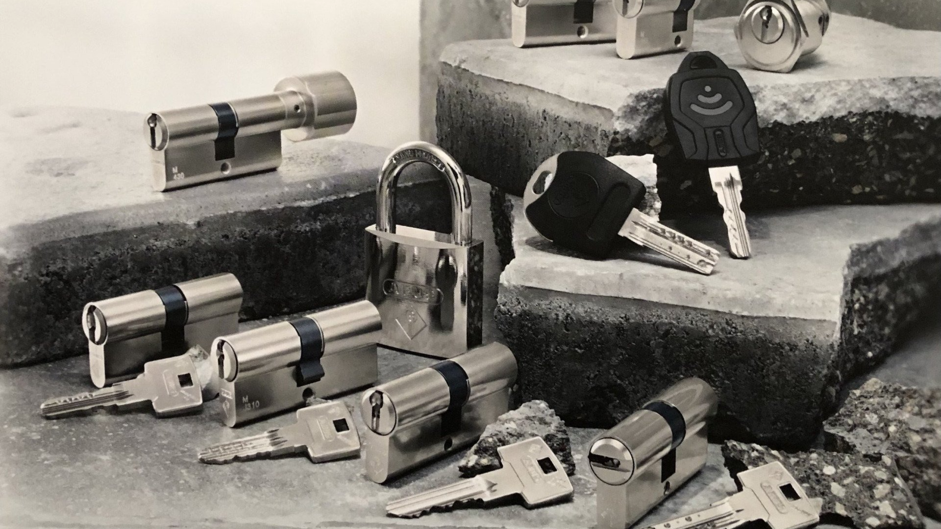 Schlegel Sicherheitstechnik in Bremen installiert ein Schließsystem in einem Unternehmen