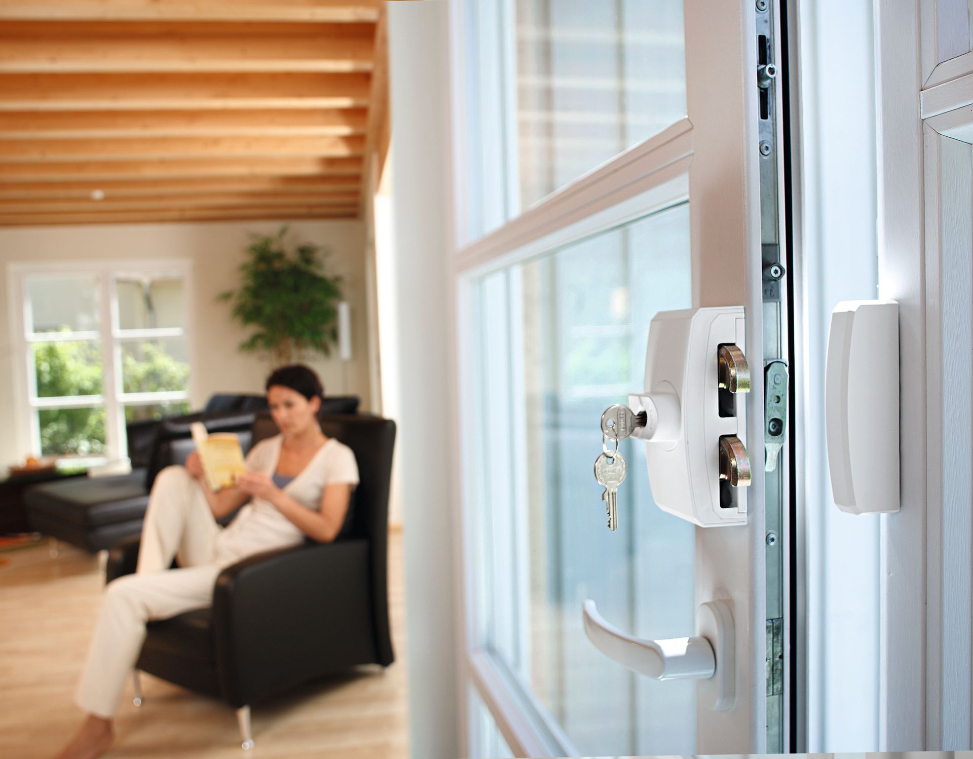 Installation einer Fenstersicherung in einem Einfamilienhaus in Lilienthal.