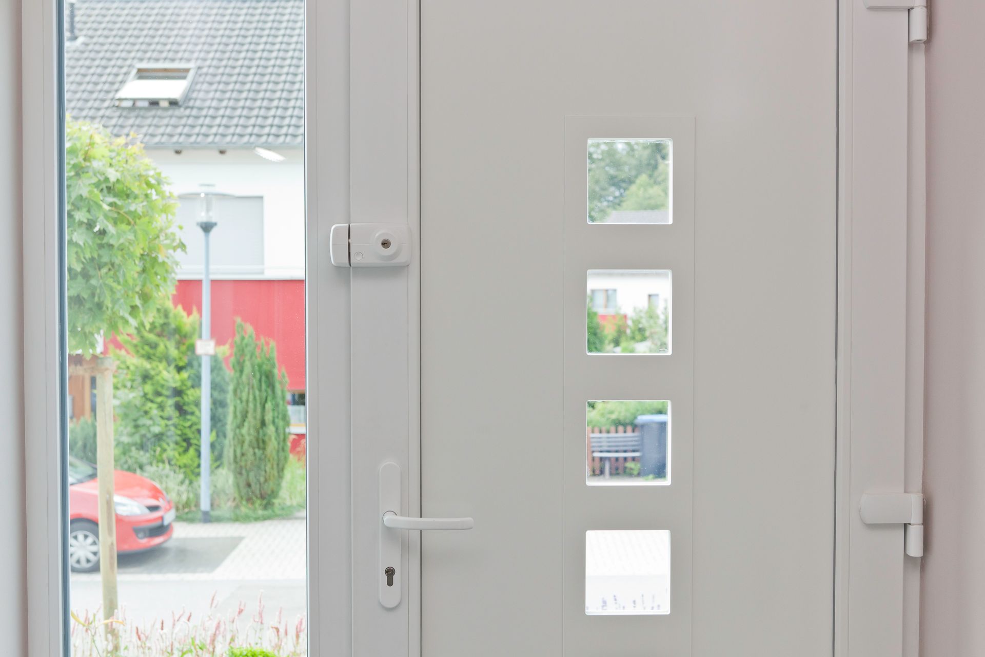 Nachgerüstete Bandseitensicherung in einer Haustür in Osterholz-Scharmbeck.