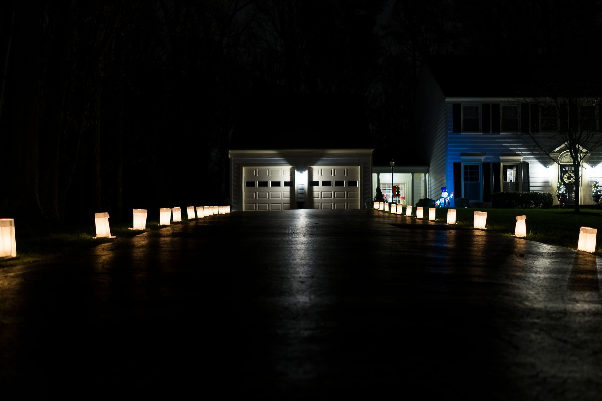 Beleuchteter Gartenweg durch Bewegungsmelder in Bremen-Lesum