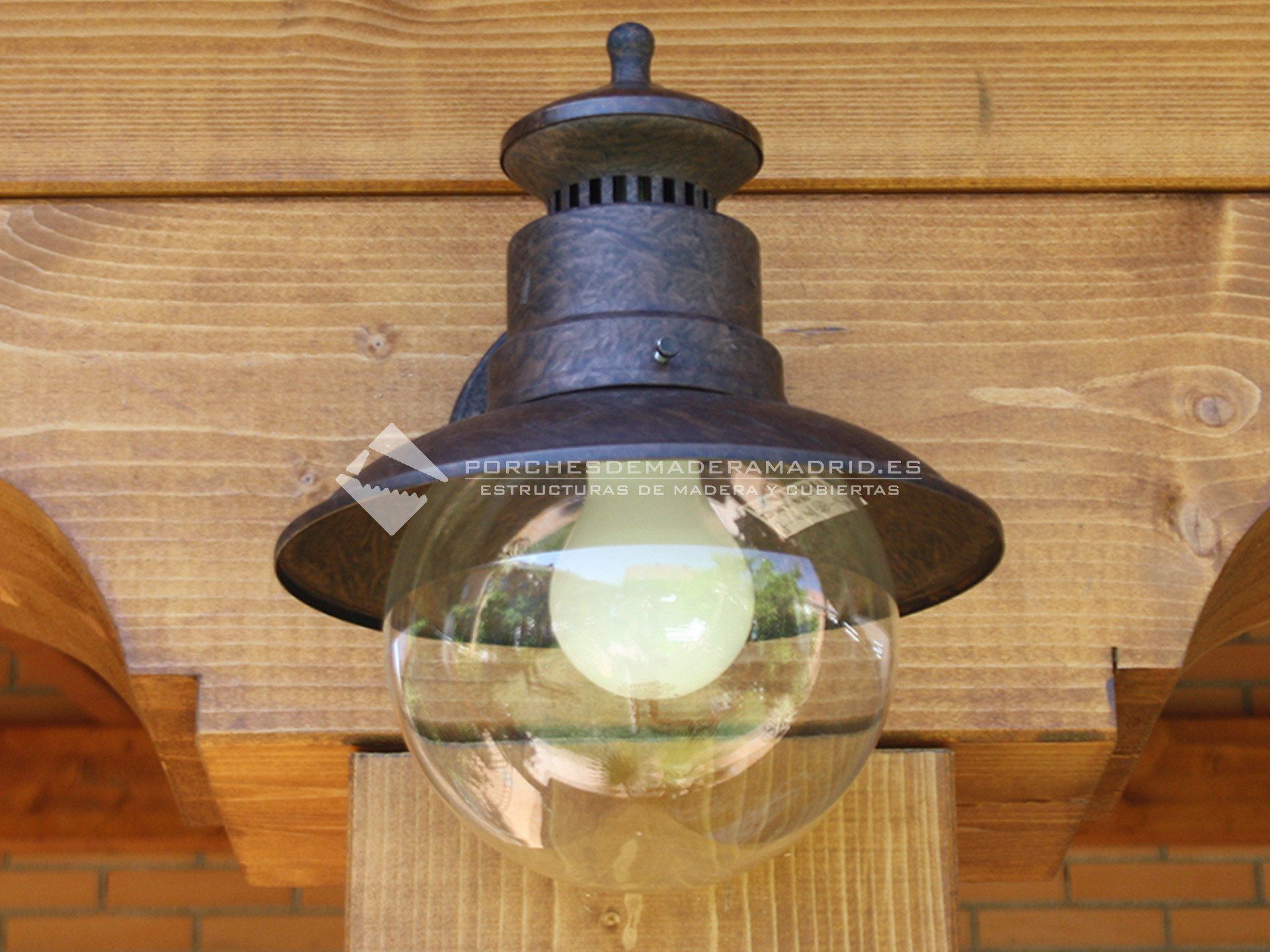 Lámparas para porches de madera