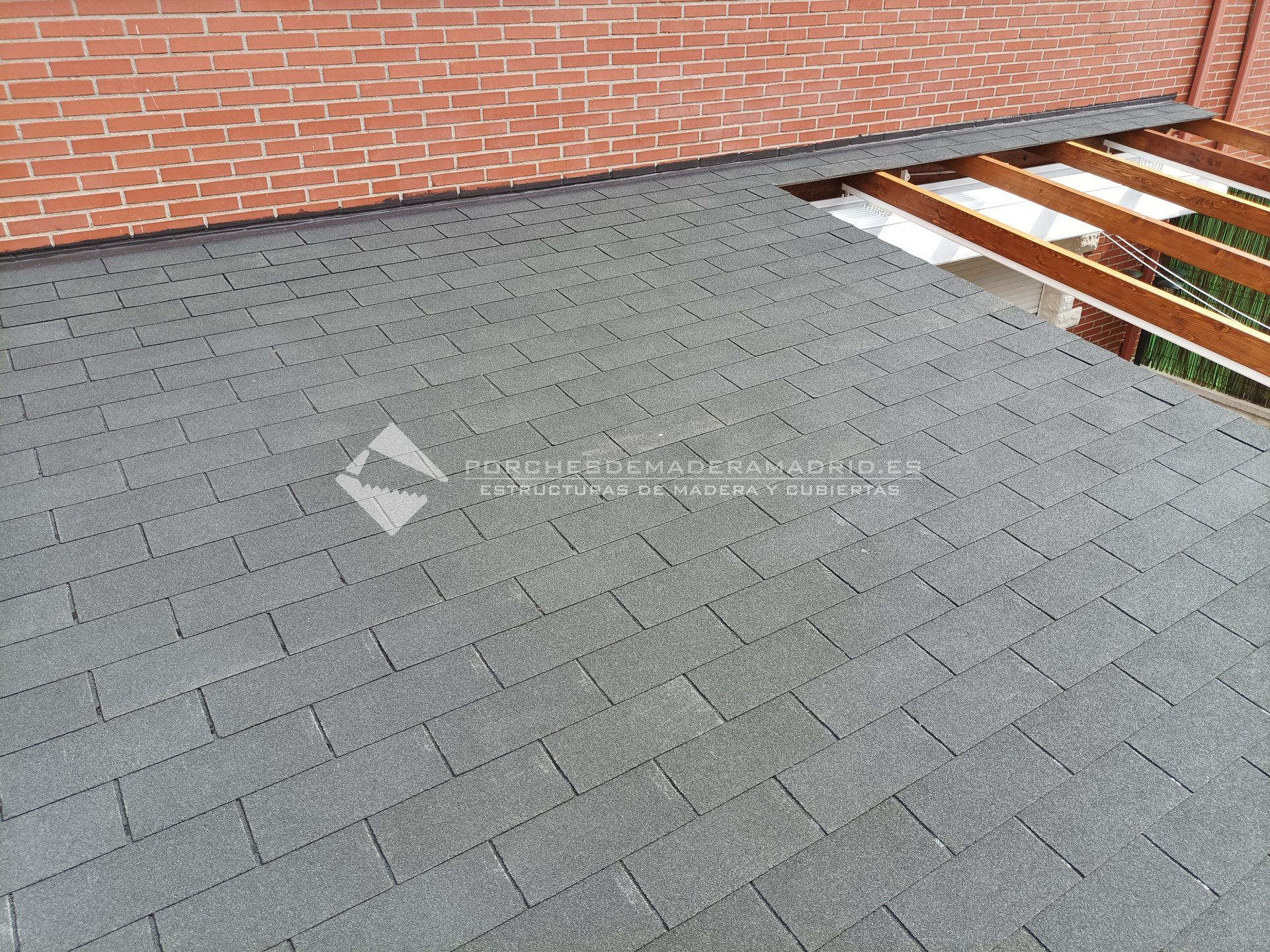 Pérgola de madera con toldo