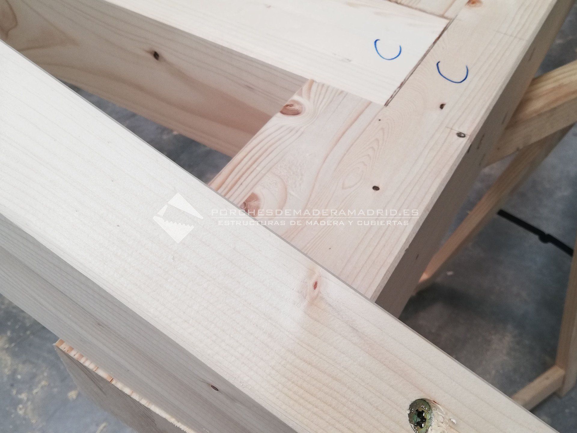 Cenador de madera 2 aguas en Madrid