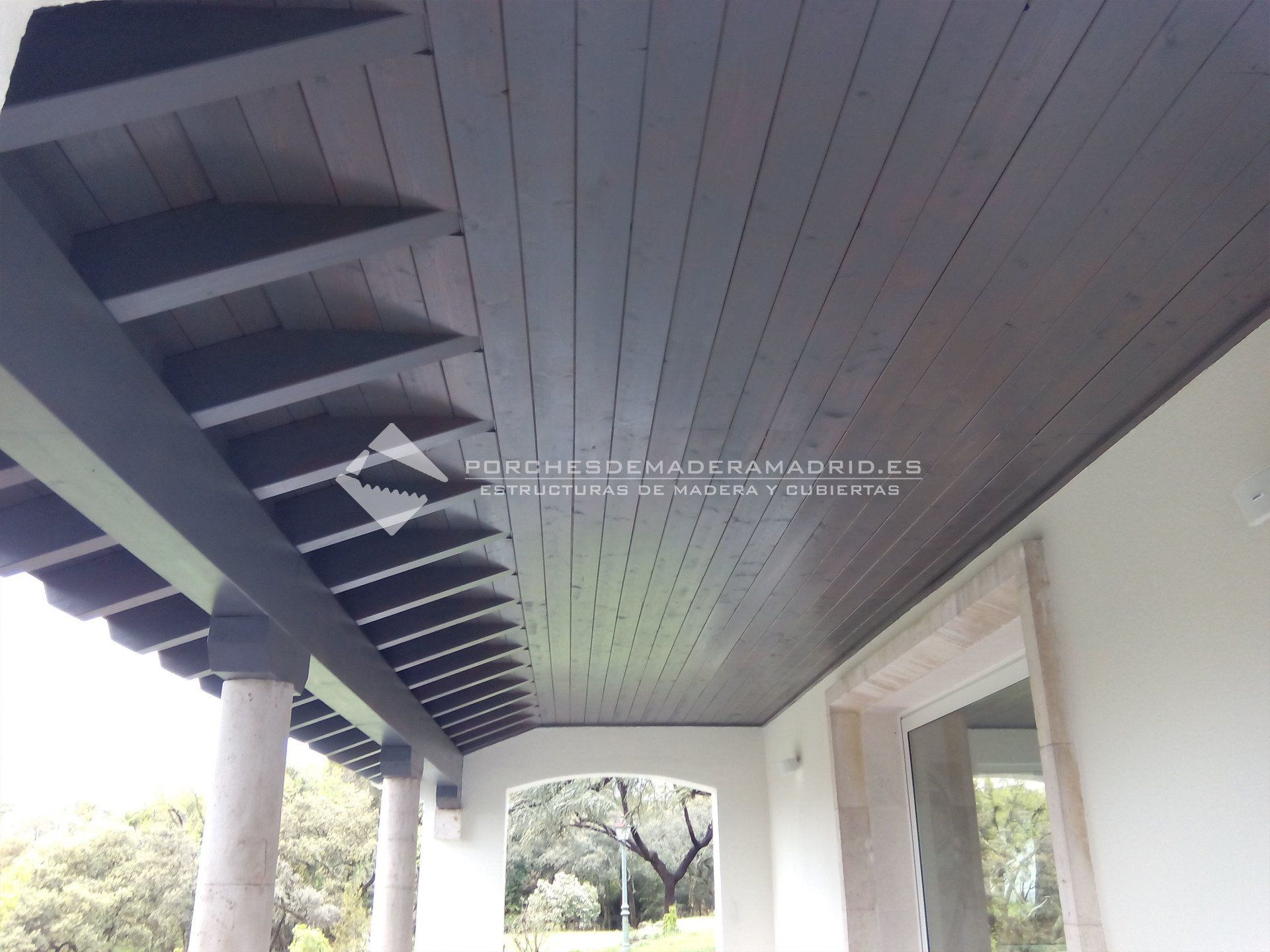 Porche de madera moderno