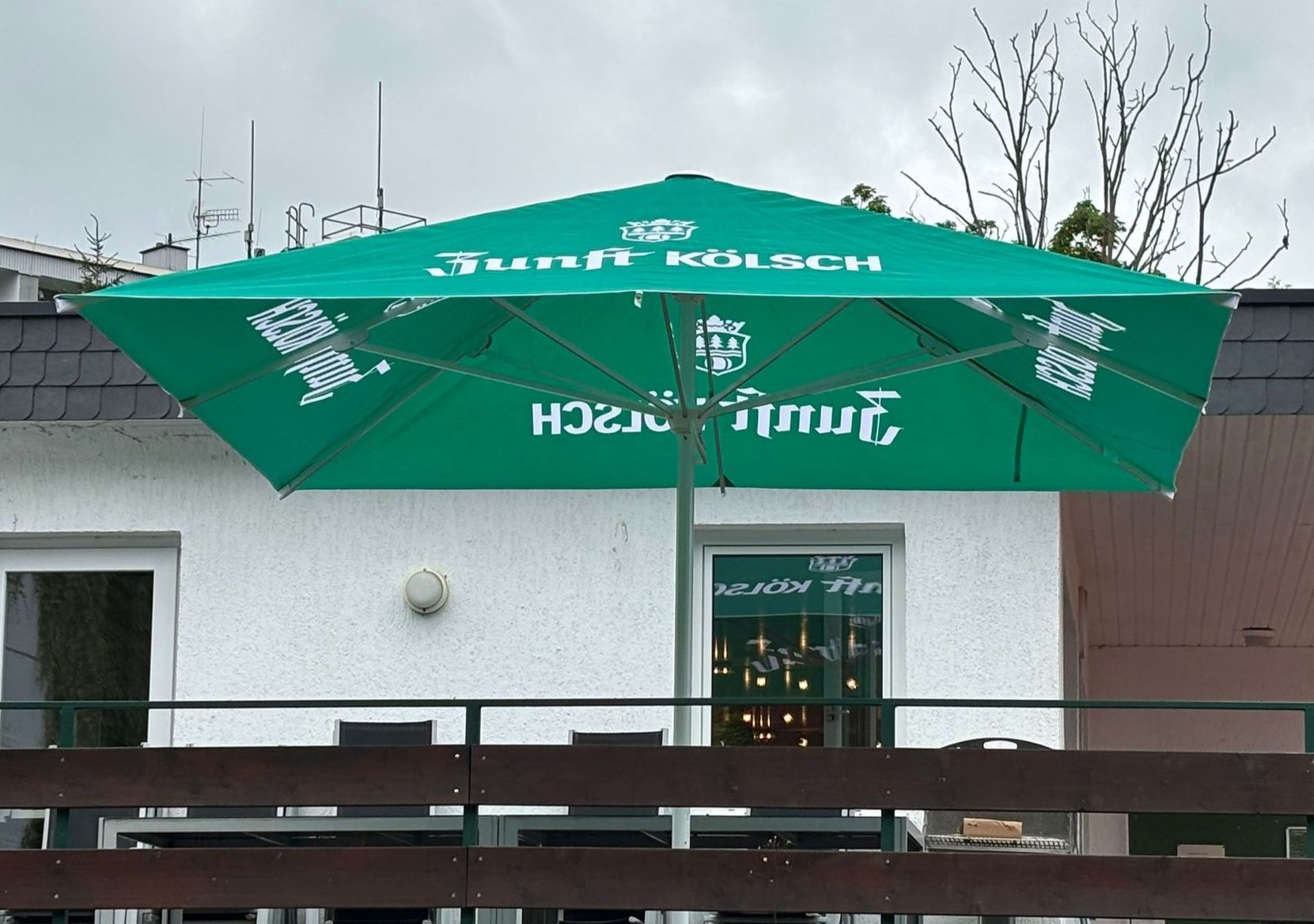 U15 steigt ungeschlagen in die 1. Kreisliga auf! Well Done?, unsere U15 Mädels steigen ungeschlagen in die 1. Kreisklasse auf???: Felicia Frantzen, Sofia Korotinski, * Emely Mao, Elisa Tscherkaschin, Lena Müllenschläder, Elisa Korotinski , *Anna Pieper, Anastasia Girjev, *Flora Pieper mit unserem Trainer Achim Schuld