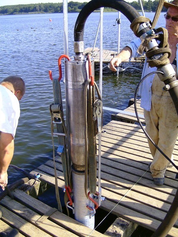 Chantier pousse-tube avec le MARTEAU POUSSE-TUBE TERRA-HAMMER TR 200mini