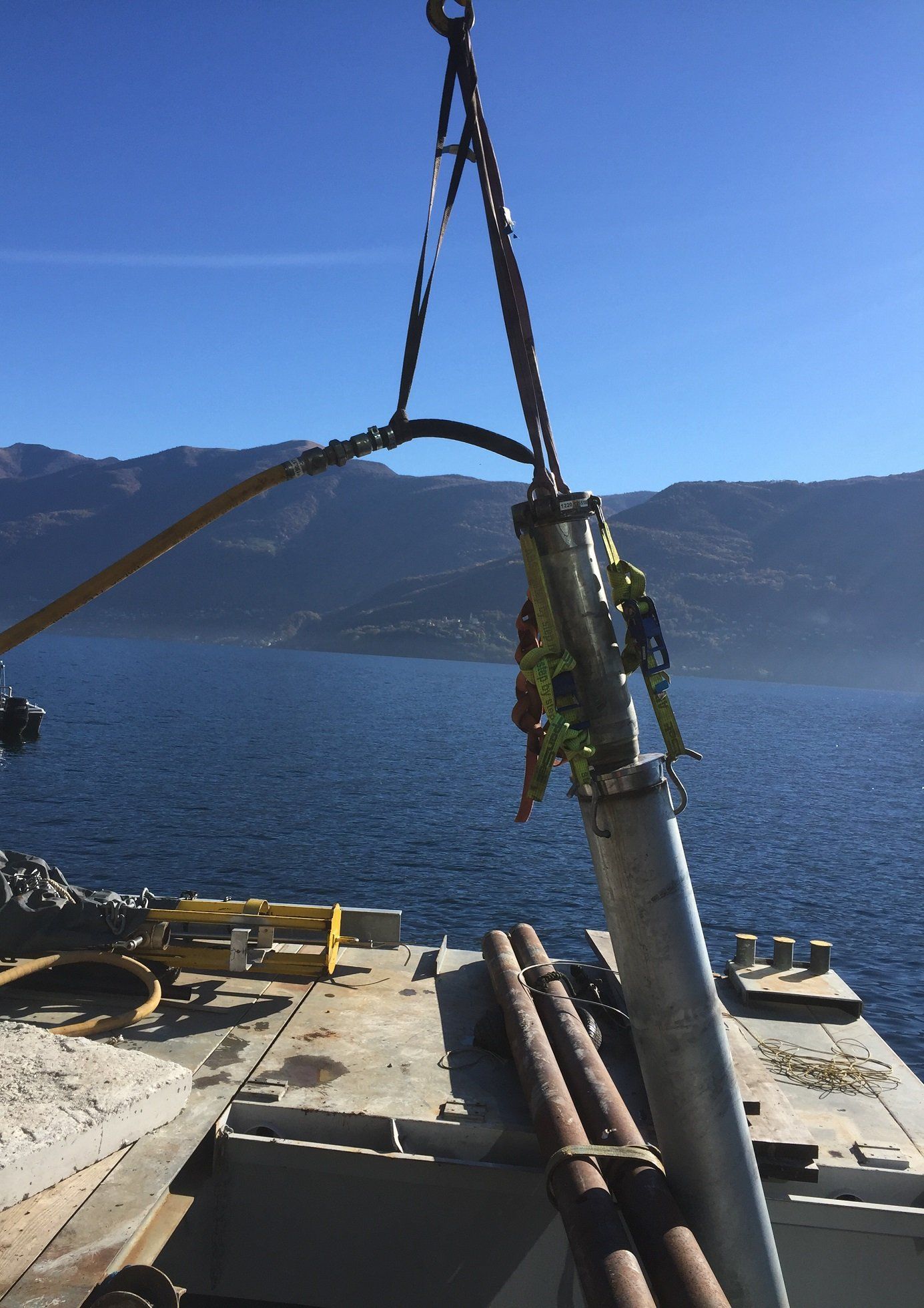 Chantier pousse-tube avec le MARTEAU POUSSE-TUBE TERRA-HAMMER TR 200mini