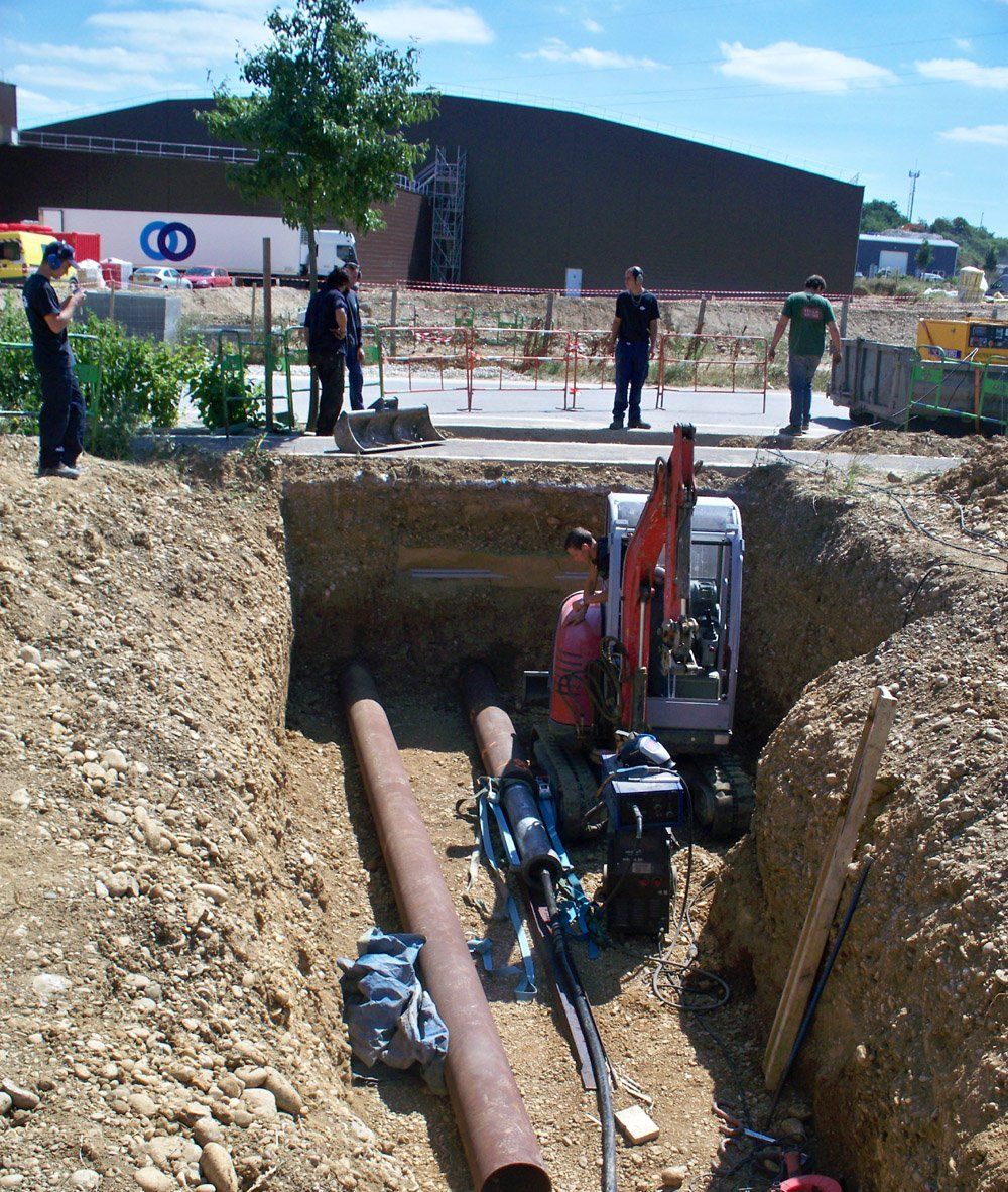 Chantier pousse-tube avec le MARTEAU POUSSE-TUBE TERRA-HAMMER TR 220