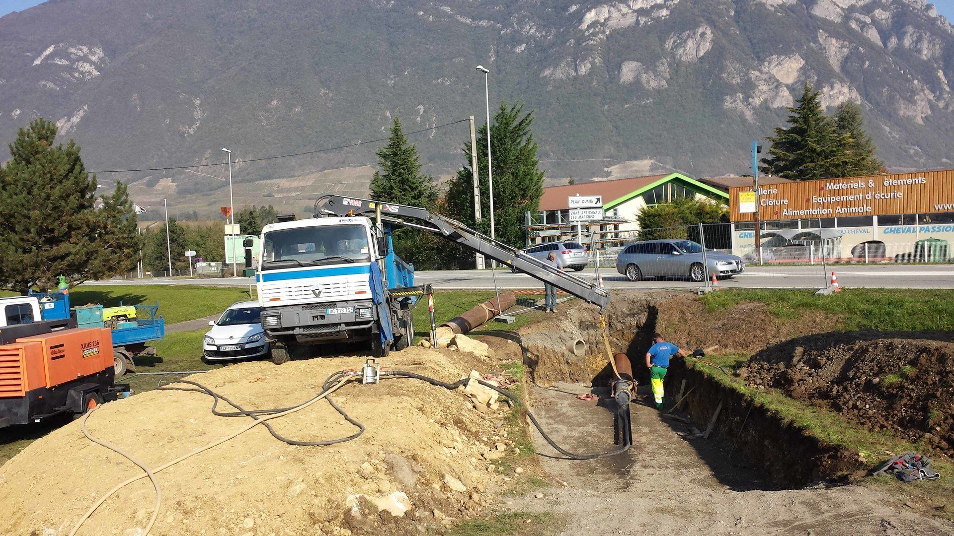 Chantier pousse-tube avec le MARTEAU POUSSE-TUBE TERRA-HAMMER TR 360