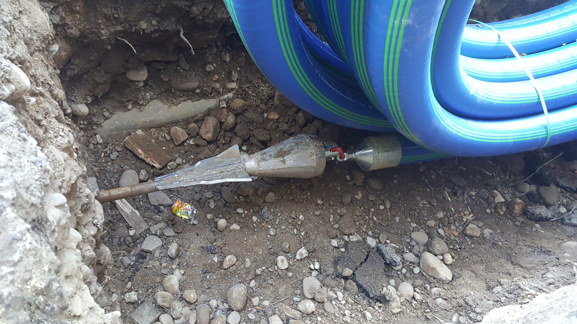 Machine de réhabilitation de canalisations par éclatement ou tubage, outils d'éclatement TERRA-HYDROCRACK et TERRA-EXTRACTOR