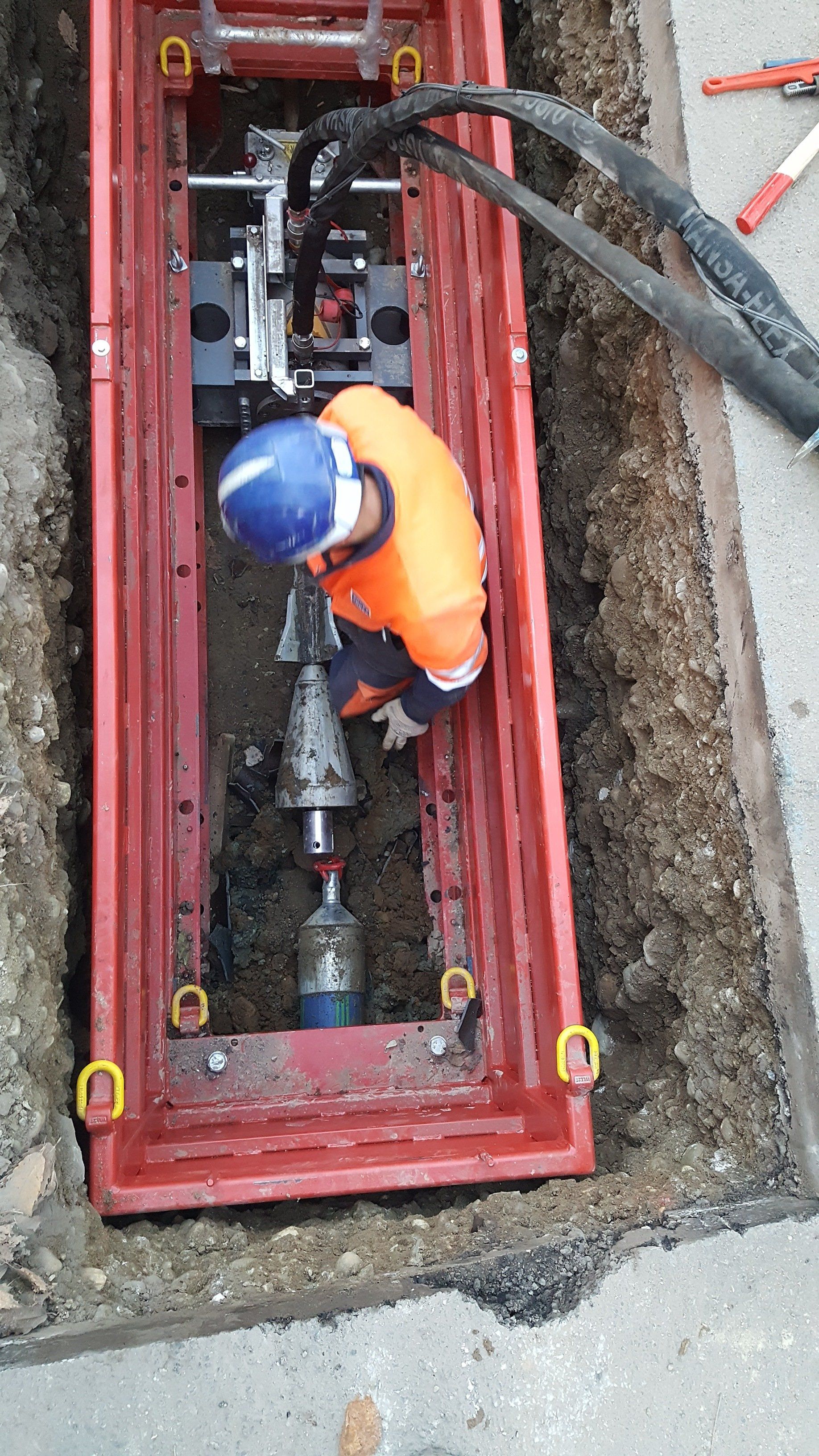 Machine de réhabilitation de canalisations par éclatement ou tubage, éclateur à barre TERRA-HYDROCRACK HC600