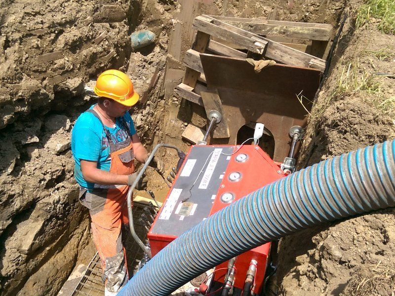 Forage horizontale dirigé HDD avec laForeuse Horizontale Dirigée HDD de fond de fouille TERRA-PIT DJ18