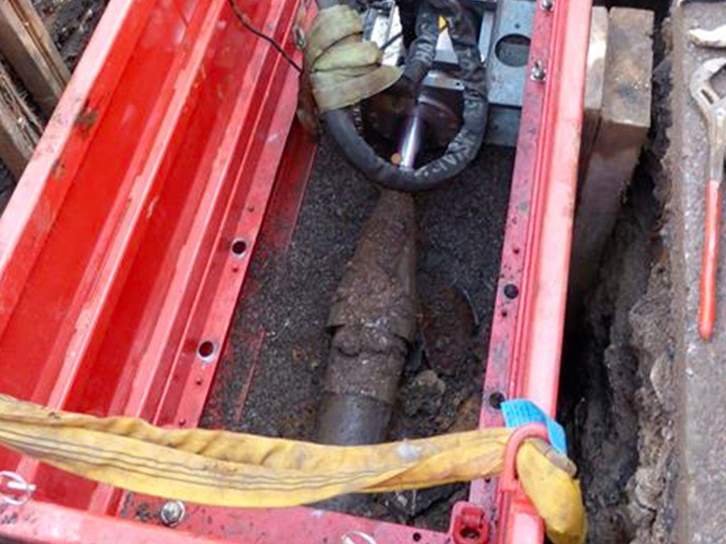 Machine de réhabilitation de canalisation par éclatement et tubage à barre TERRA-HYDROCRACK HC600