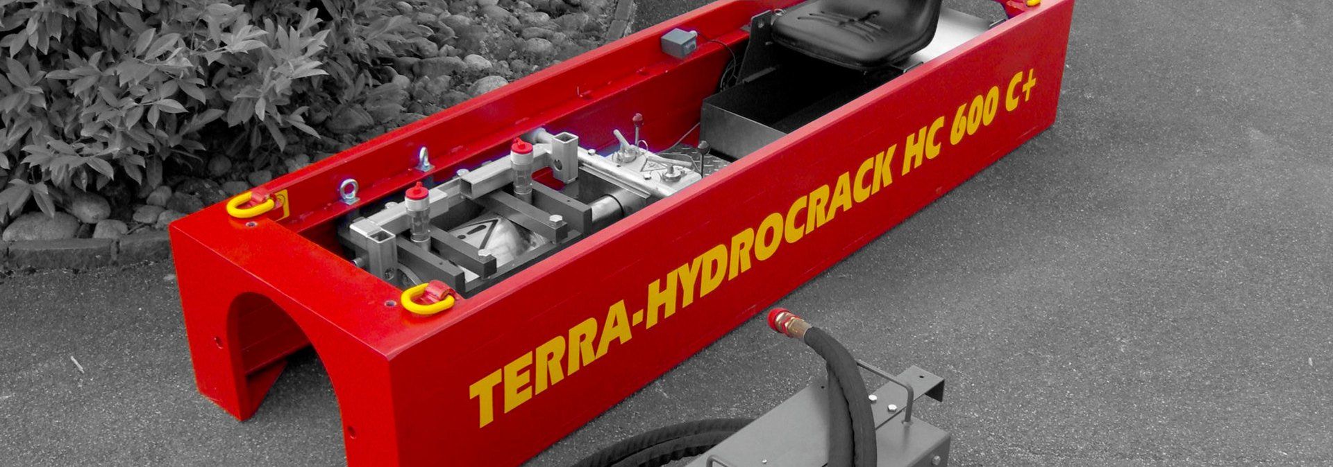 Machine de réhabilitation de canalisations par éclatement et tubage, éclateur à barres