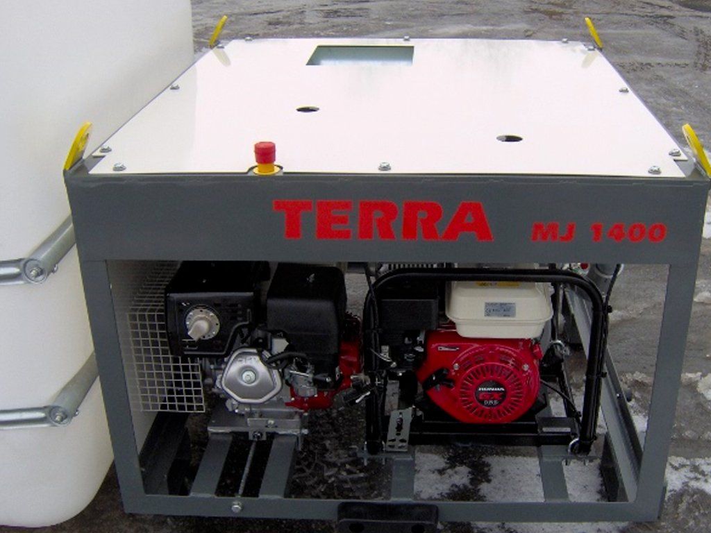 Le large entonnoir avec sa scie pour sac à Bentonite de la Station de pompage et de mélange autonome de boue de forage HDD MJ1400