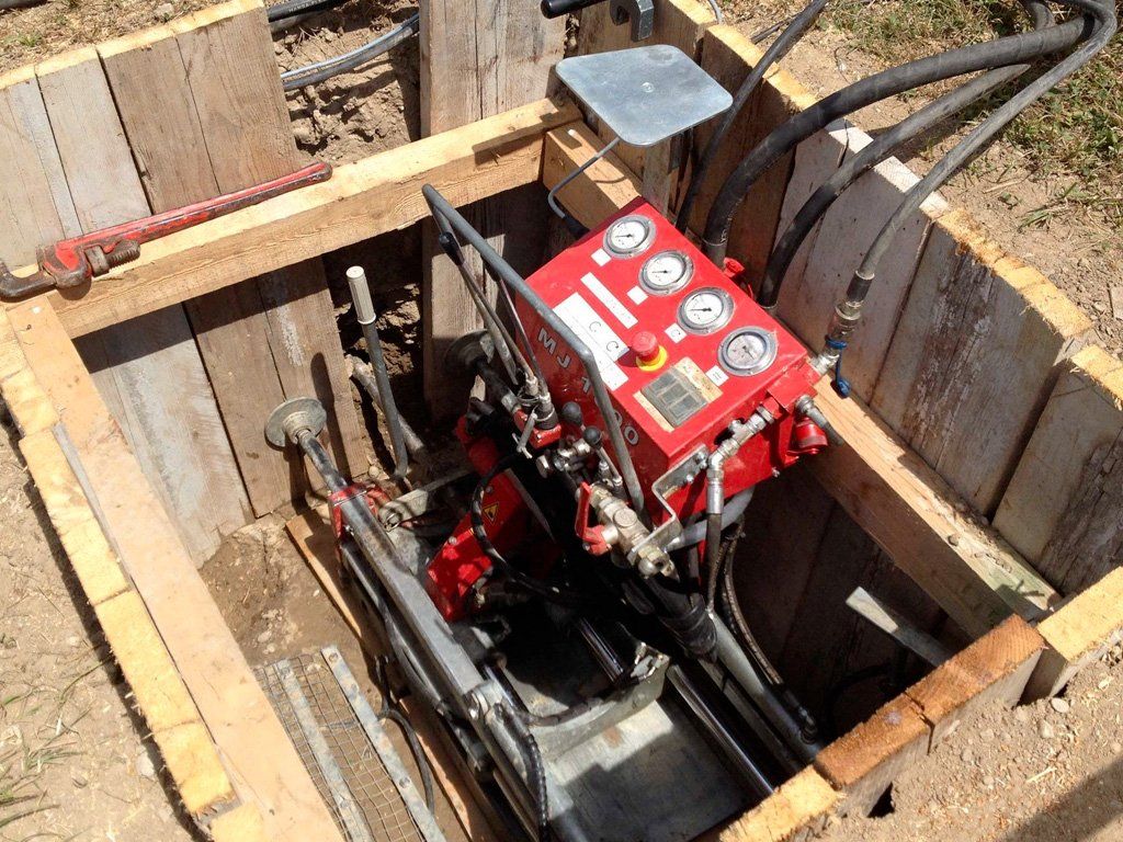 Foreuse horizontale dirigée de fond de fouille ou micro-foreuse dans une fouille