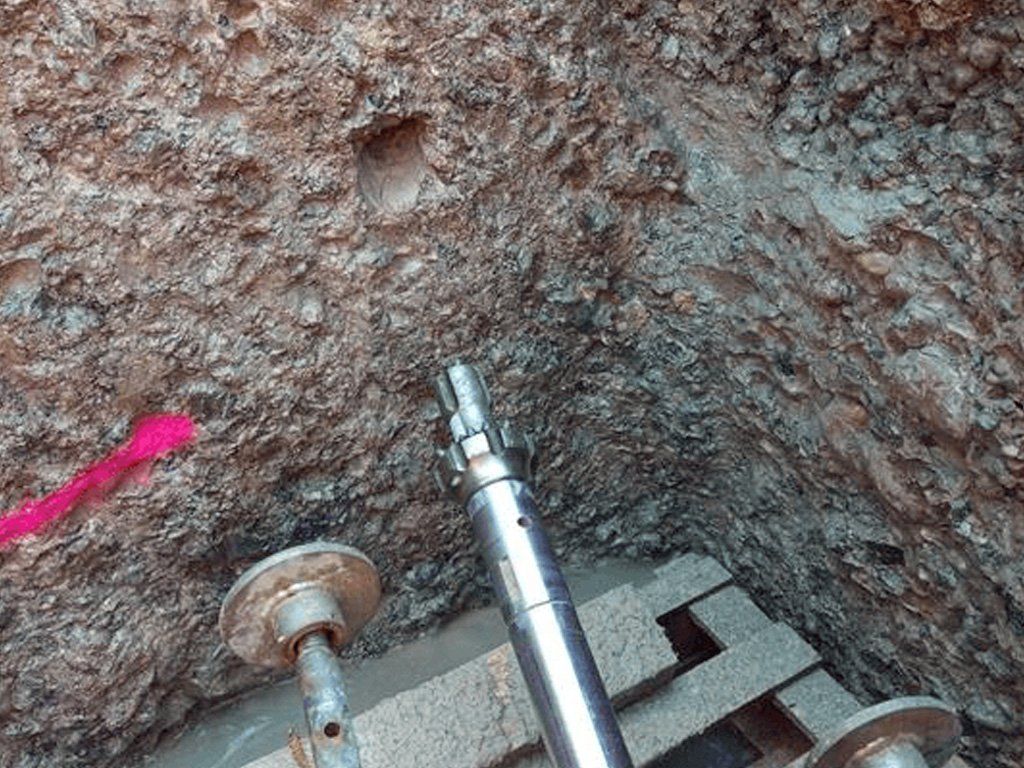 Forage roche TERRA-ROCK Fluid Drilling avec la Foreuse Horizontale Dirigée HDD de fond de fouille MINI-JET MJ1600 LV