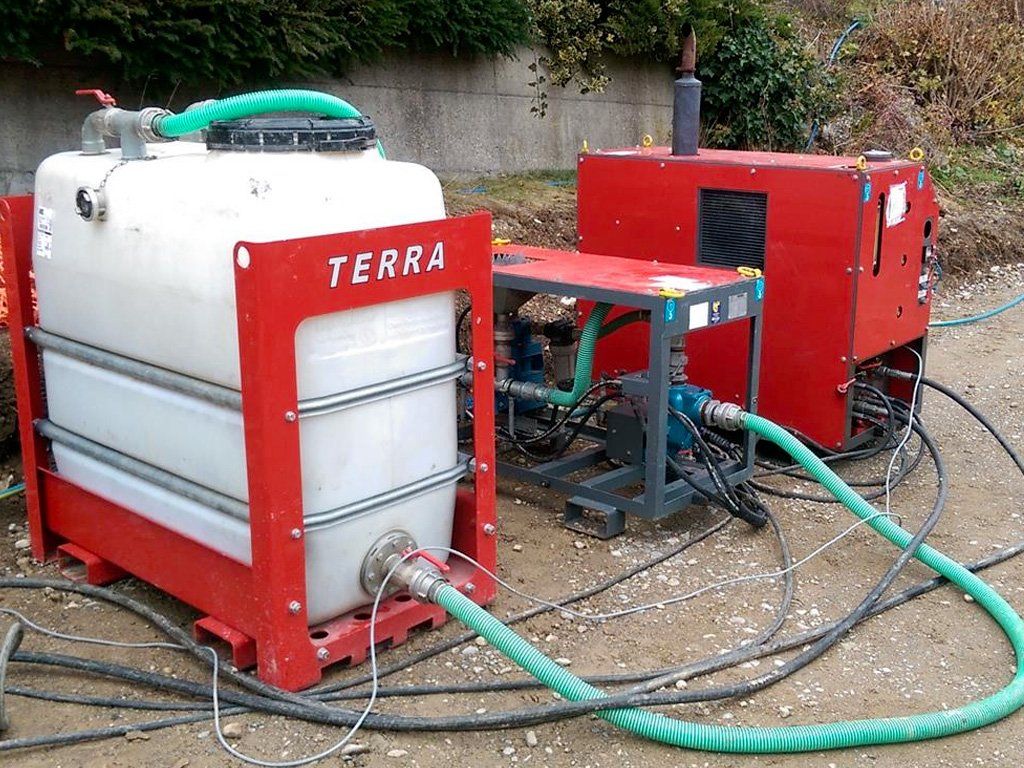 Station de boue (mélange et pompage), cuve et groupe hydraulique de la Foreuse Horizontale Dirigée de fond de fouille MINI-JET MJ1600 DR