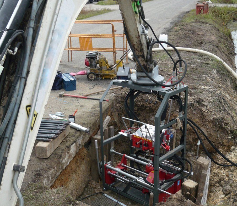 FOREUSE DIRIGÉE FOND DE FOUILLE avec cadre de pelle