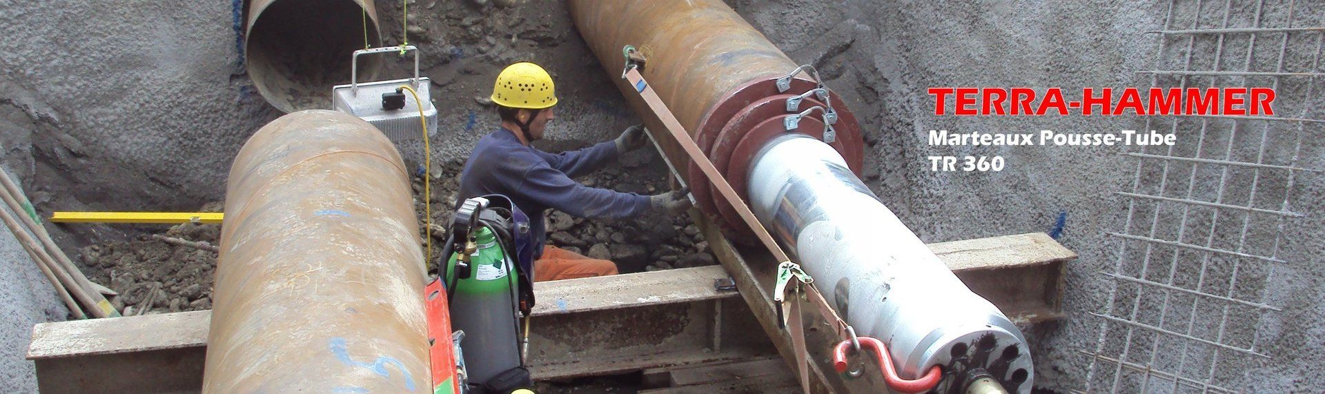 Chantier pousse-tube avec le MARTEAU POUSSE-TUBE TERRA-HAMMER TR 360