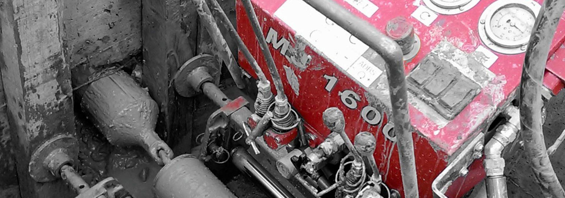 Foreuse horizontale dirigée de fond de fouille TERRA-PIT et MINI-JET