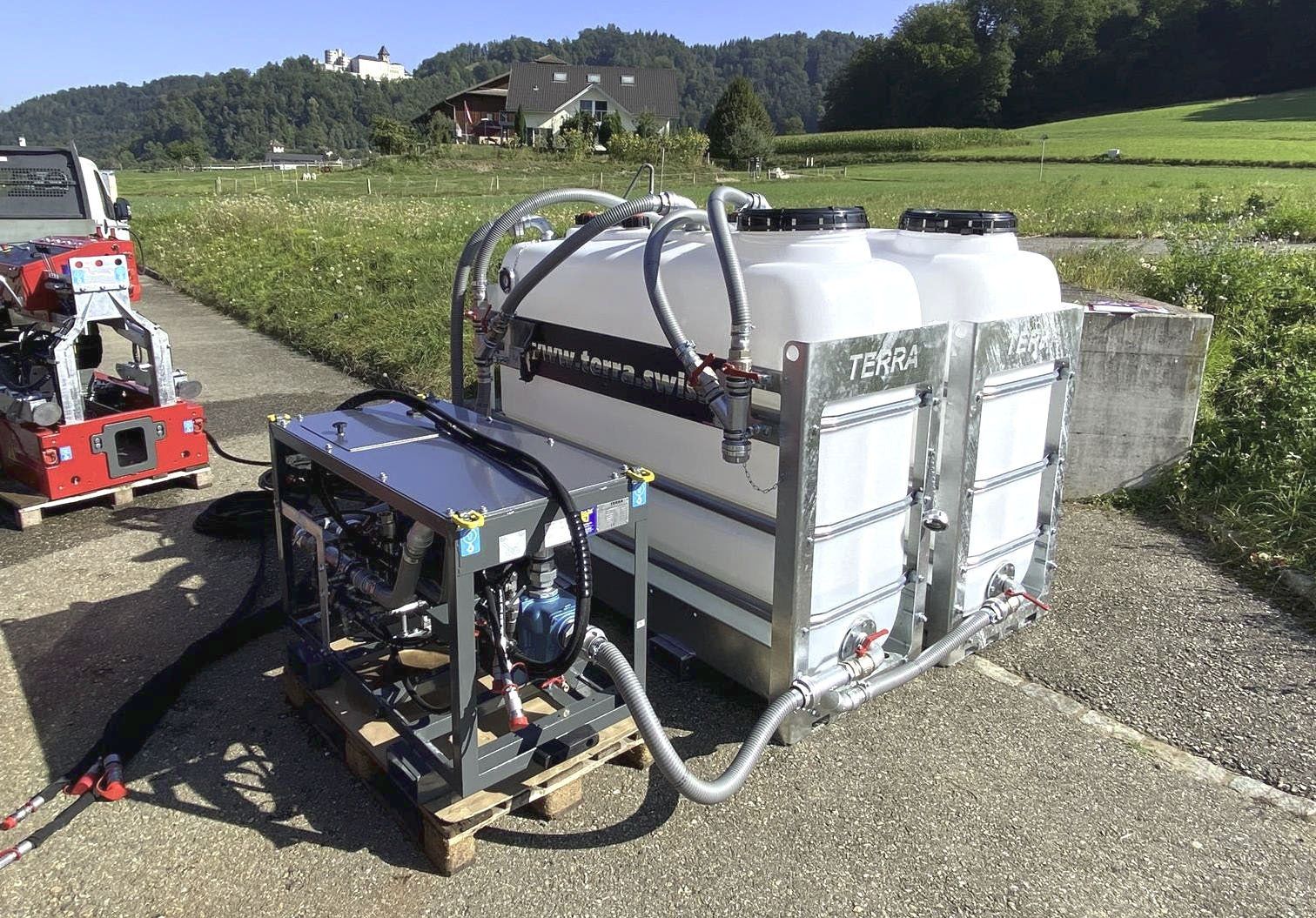 Station de boue (mélange et pompage) et cuve de la Foreuse Horizontale Dirigée HDD de fond de fouille TERRA-PIT DJ18