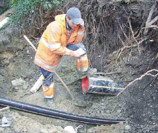 Forage horizontale dirigé HDD avec laForeuse Horizontale Dirigée HDD de fond de fouille TERRA-PIT DJ18