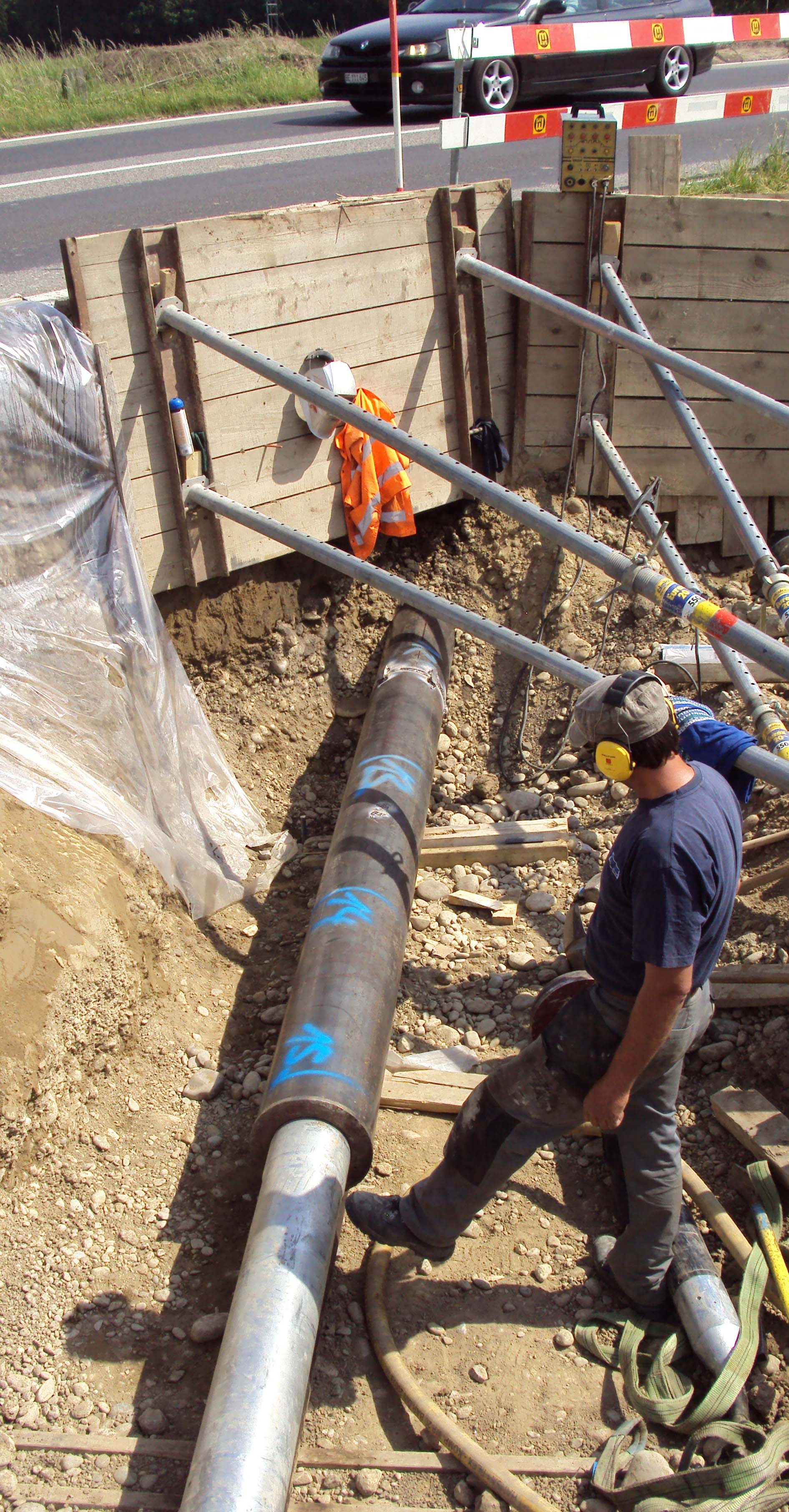 Chantier pousse-tube avec le MARTEAU POUSSE-TUBE TERRA-HAMMER TR 220