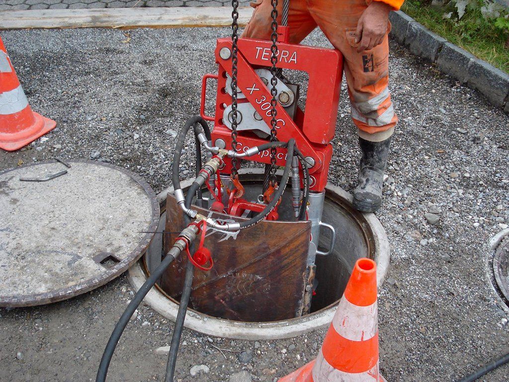 Travail en regard de l'éclateur à câble TERRA-EXTRACTOR X 300