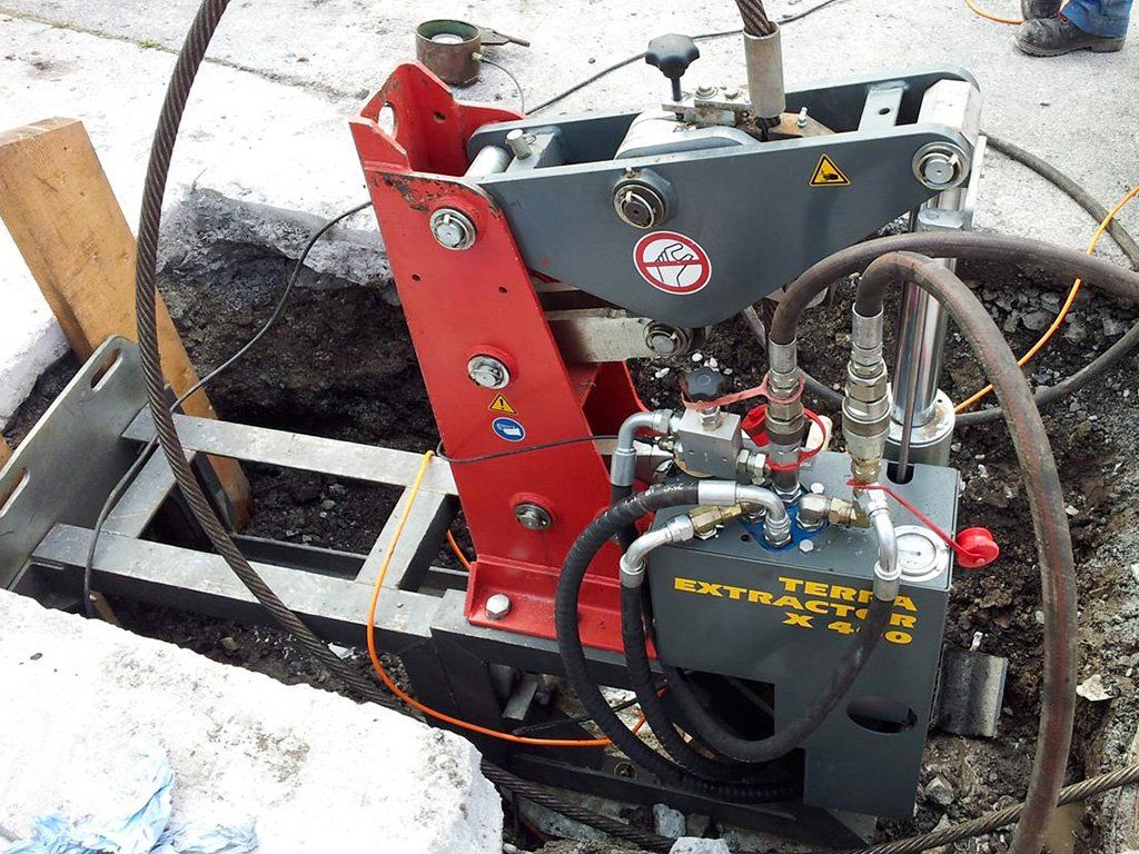 Machine de réhabilitation de canalisations par éclatement ou tubage, Éclateurs à câbleTERRA-EXTRACTOR X400