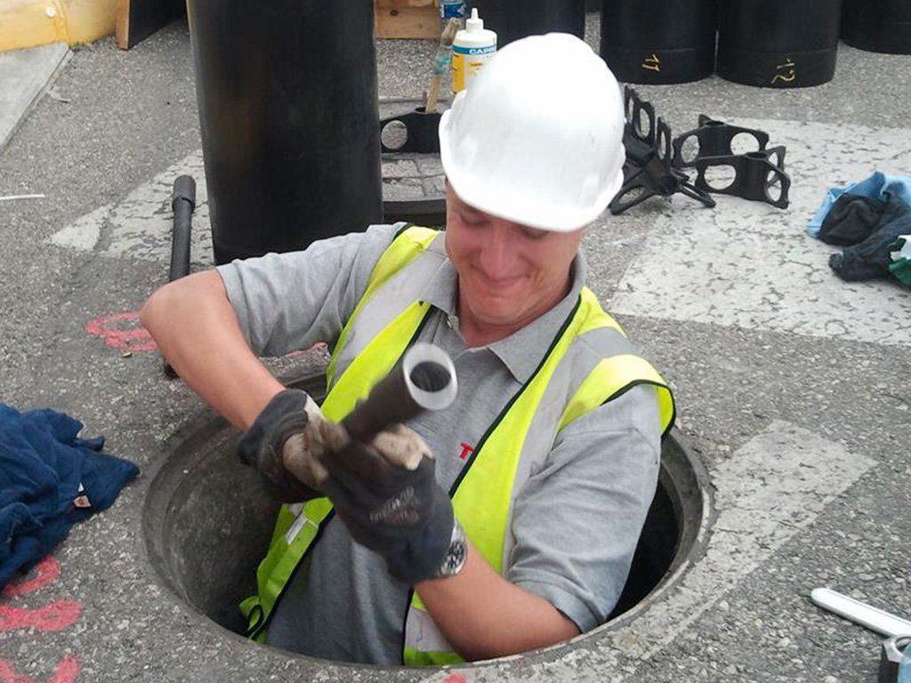 Travail en regard de l'éclateur à câble TERRA-EXTRACTOR X 400