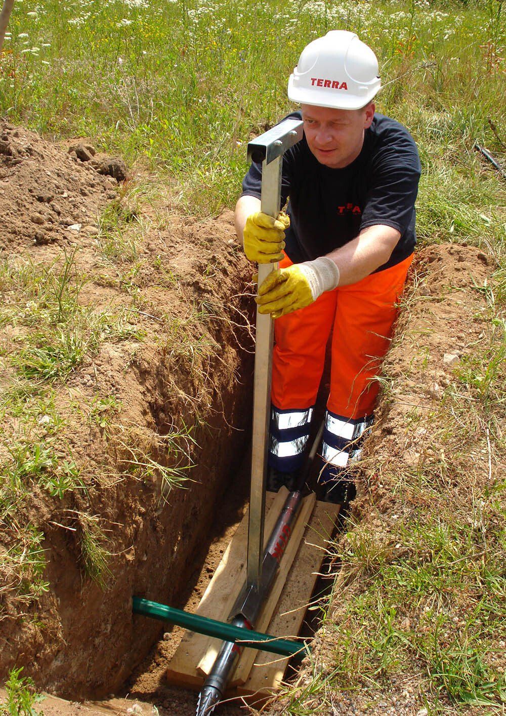 Lancement d'une fusée pneumatique TERRA-HAMMER