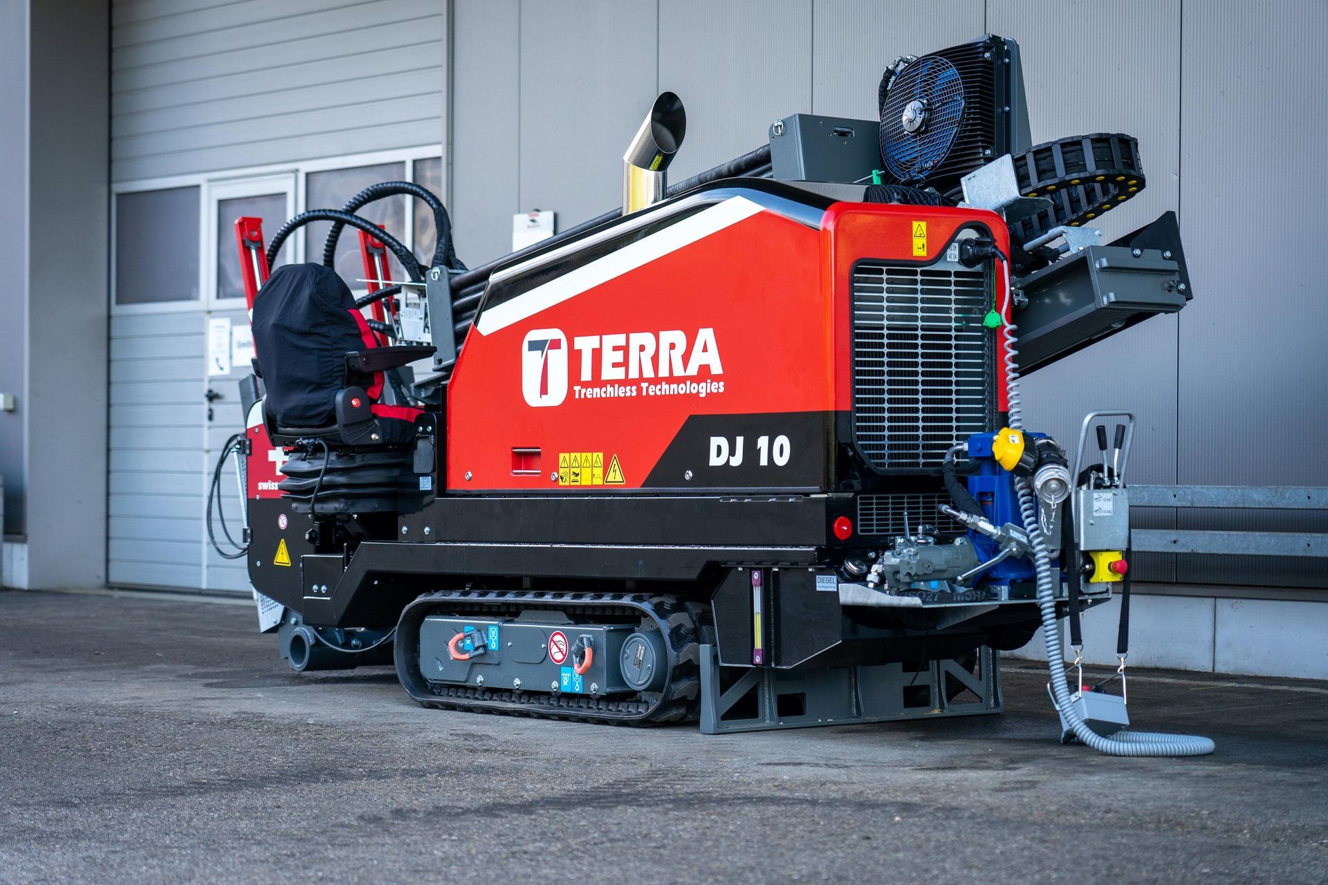 Foreuse Horizontale Dirigée HDD TERRA-JET DJ10 avec raccordement pour la foreuse horizontale dirigée HDD de fond de fouilles TERRA MINI-JET