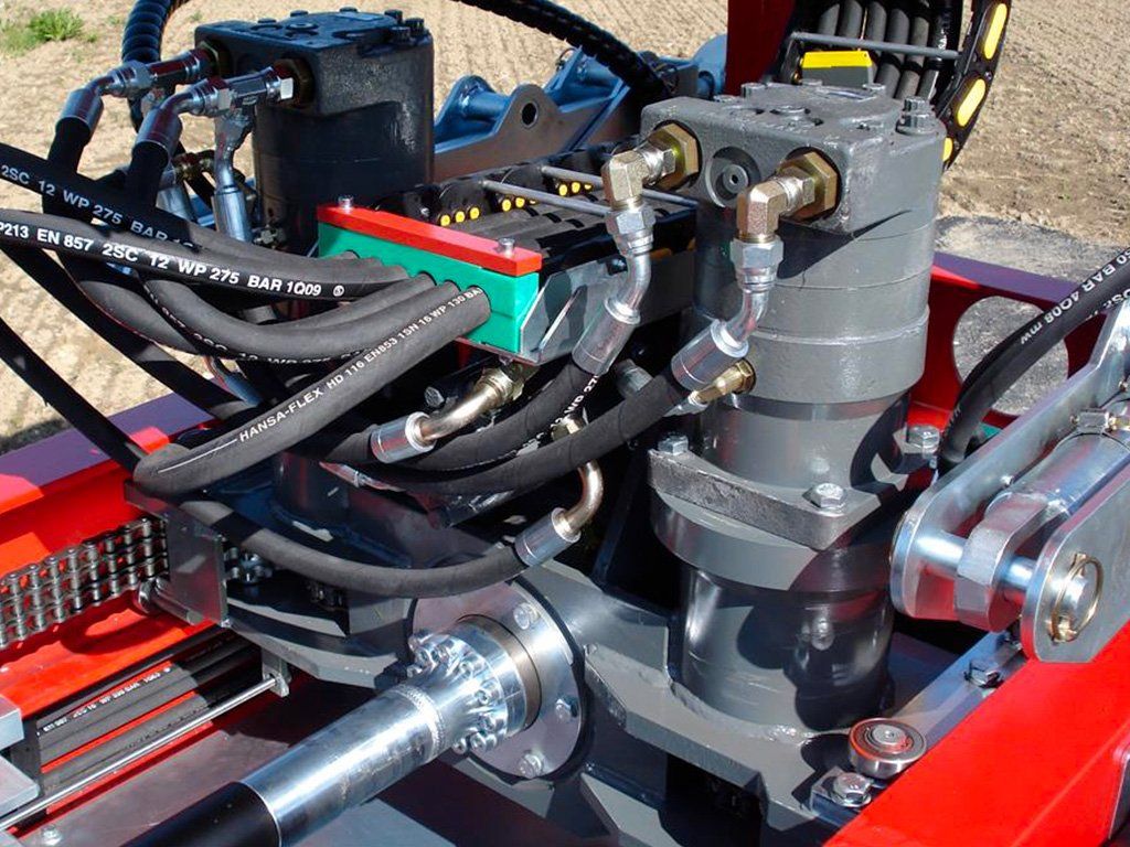 Foreuse Horizontale Dirigée HDD de fond de fouille TERRA-PIT DJ18 avec système hydro-chain-drive