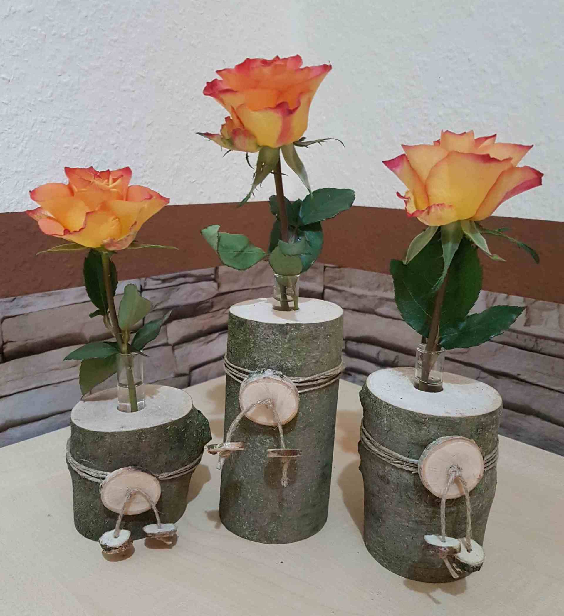 Holzvase mit Reagenzglas kleine Stämmchen Gaststättendekoration Exklusives Lieblingsstück Unikat Handarbeit