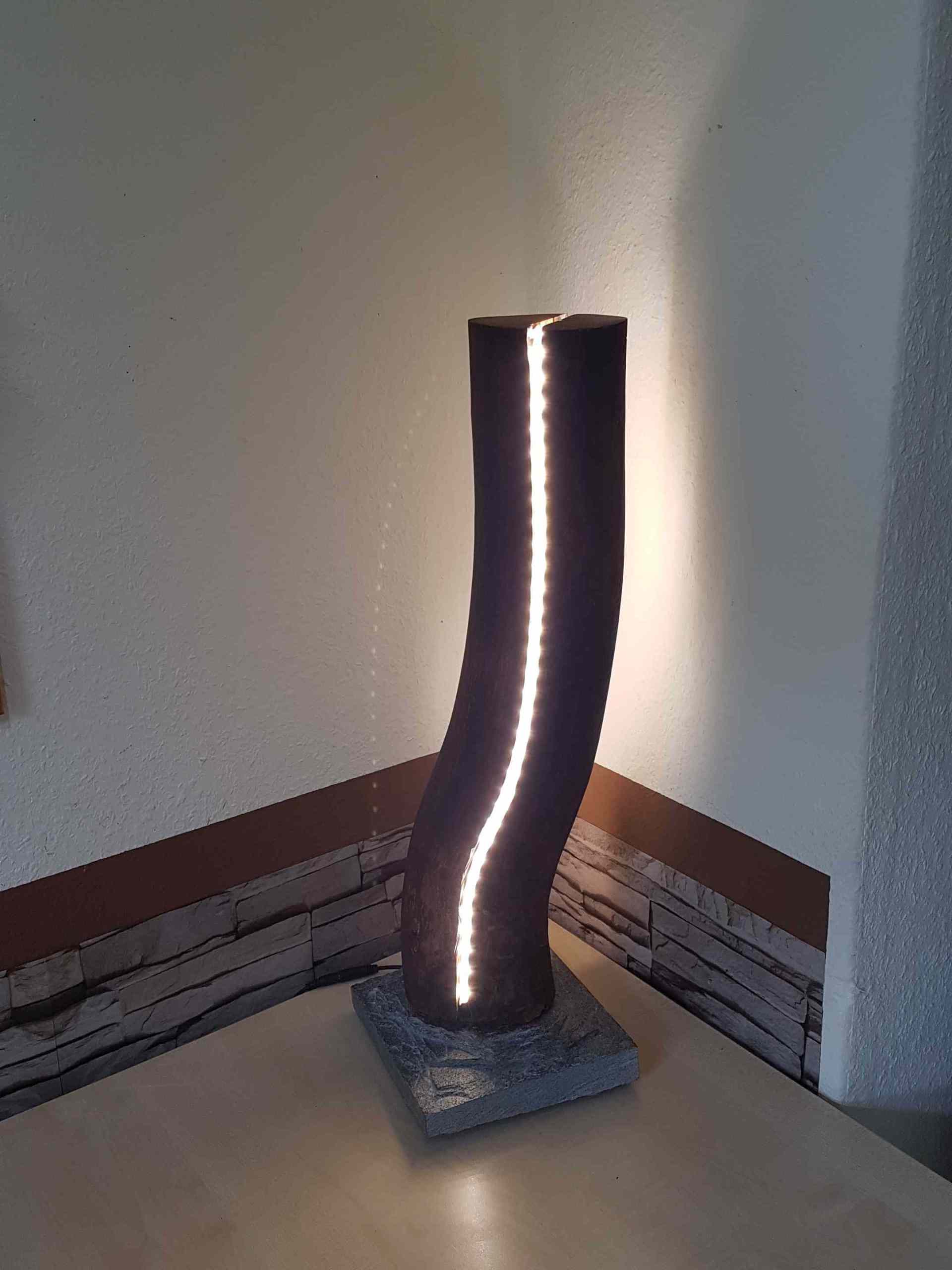 Tischlampe aus Ahornast mit LED Stripe Unikat Exklusives Lieblingsstück