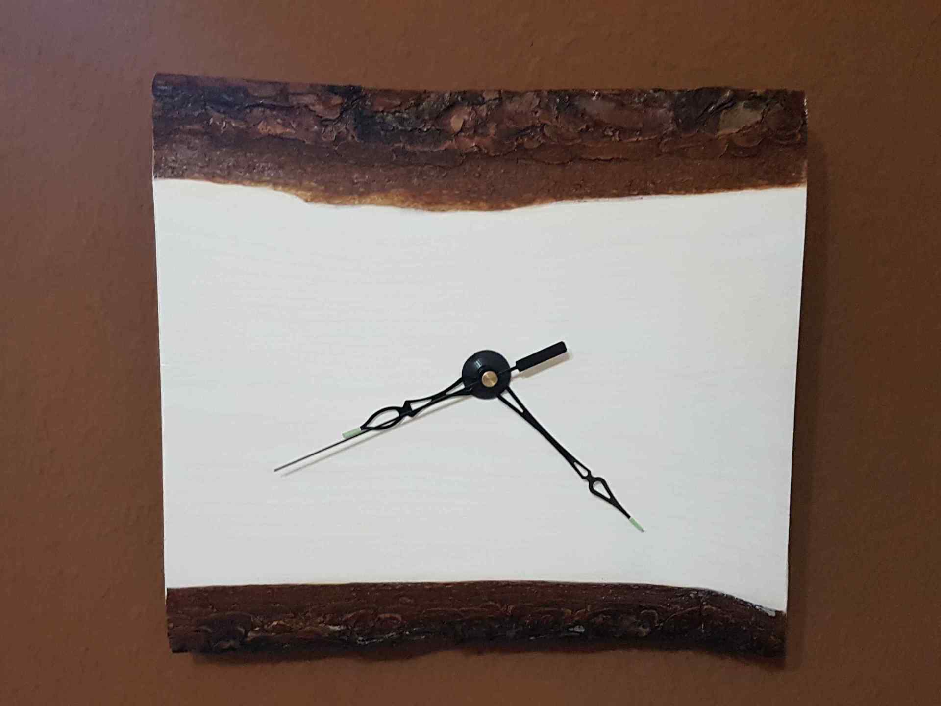 Wanduhr aus Holz Fichtenbrett geölt Exklusives Lieblingsstück Unikat Handarbeit