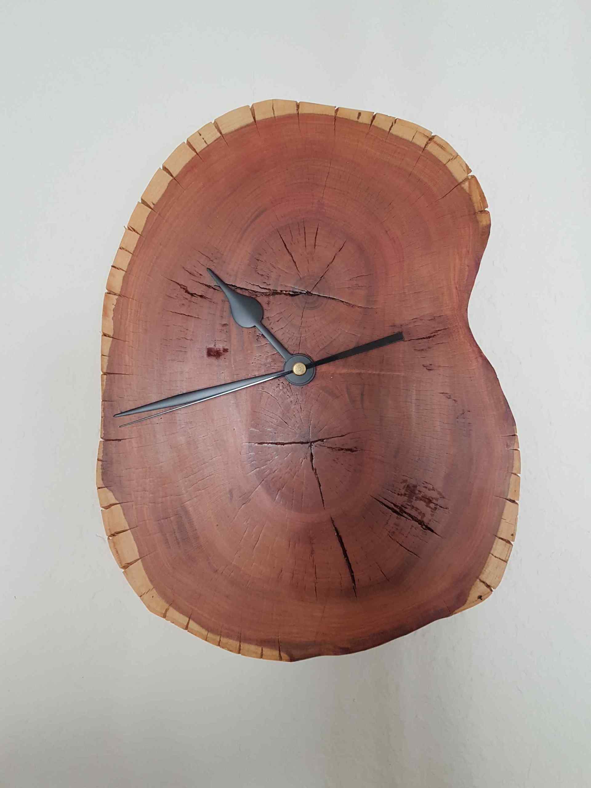 Wanduhr aus Holz Pflaume geölt Exklusives Lieblingsstück Unikat Handarbeit