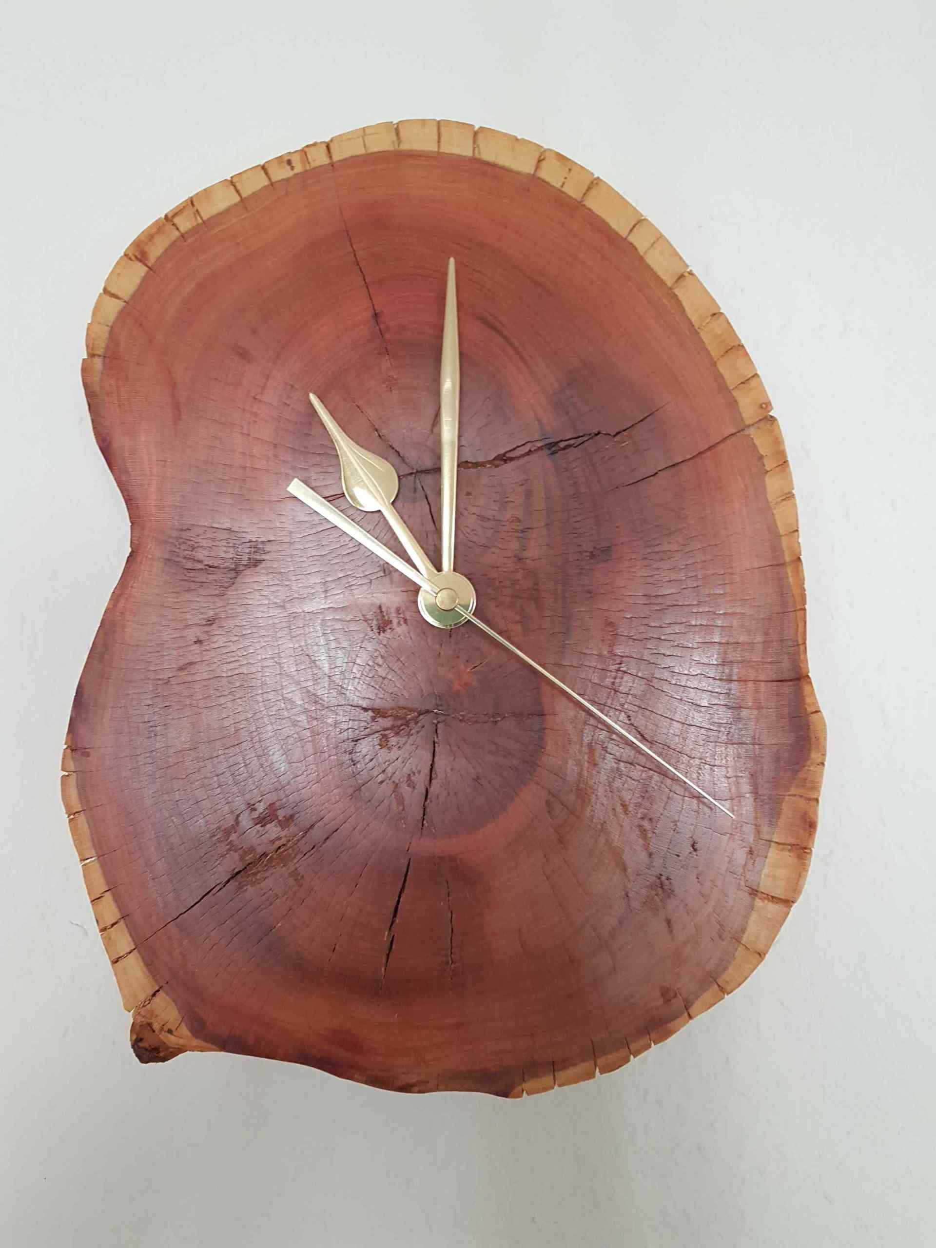 Wanduhr aus Holz Pflaume geölt Exklusives Lieblingsstück Unikat Handarbeit