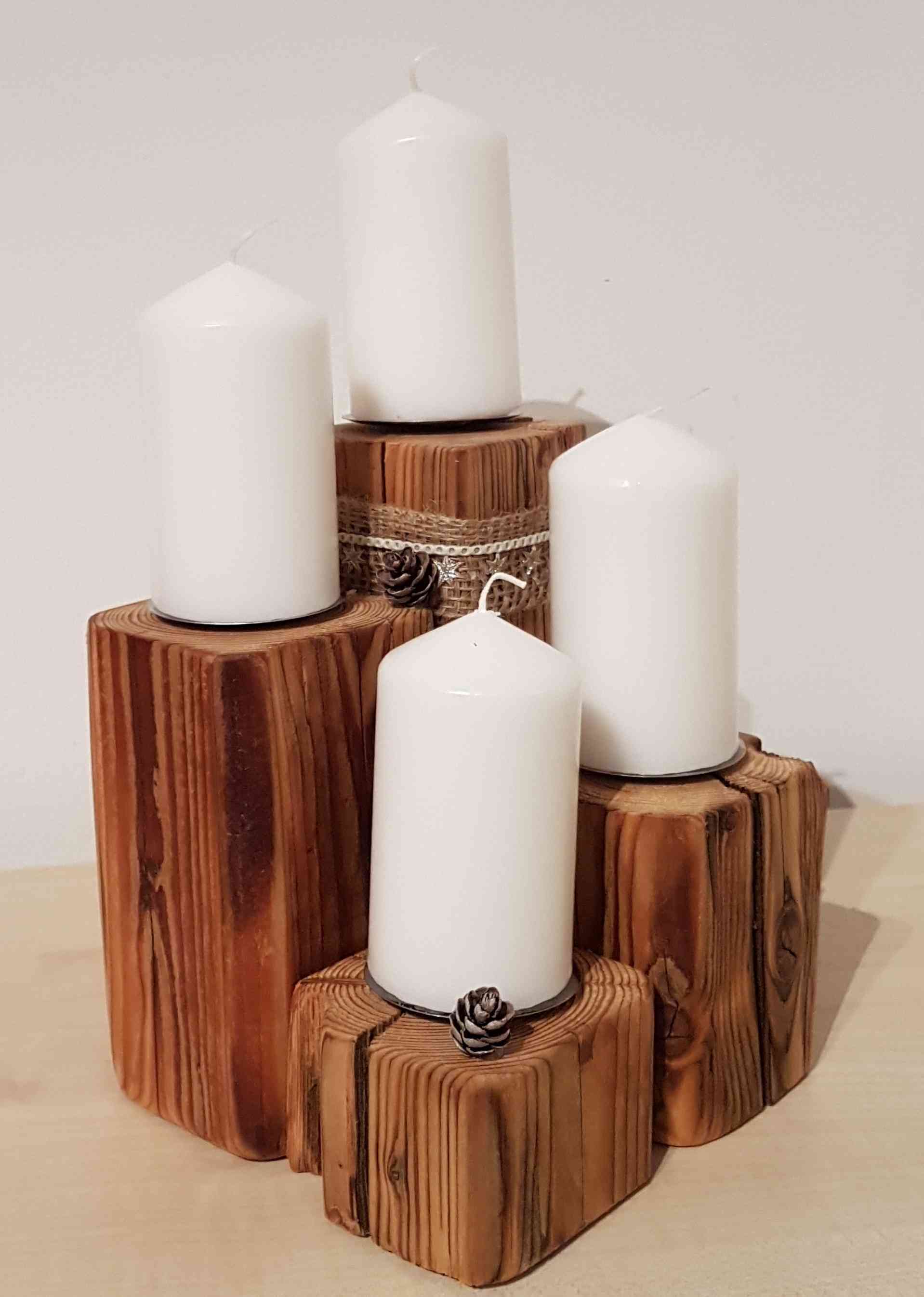 fertiger Kerzenständer aus alten Balken fertiger Kerzenständer aus alten Balken
