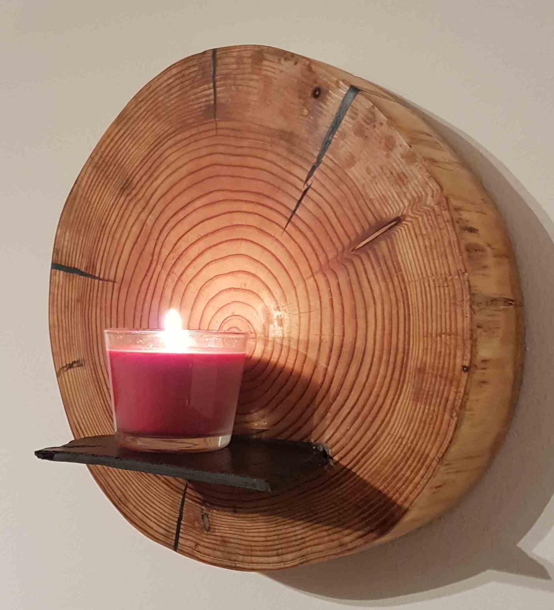 Wanddeko aus Holz Lärche mit Schieferbruchstück als Kerzenhalter Exklusives Lieblingsstück Unikat Handarbeit