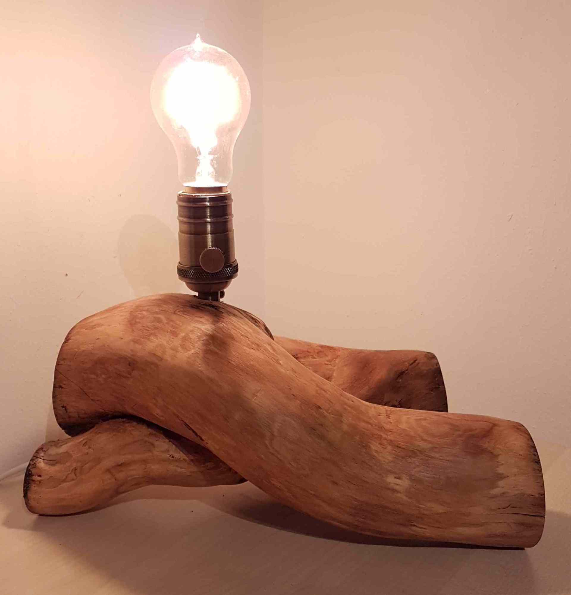 Tischlampe aus Holz, alter verwachsener Efeu, Handarbeit