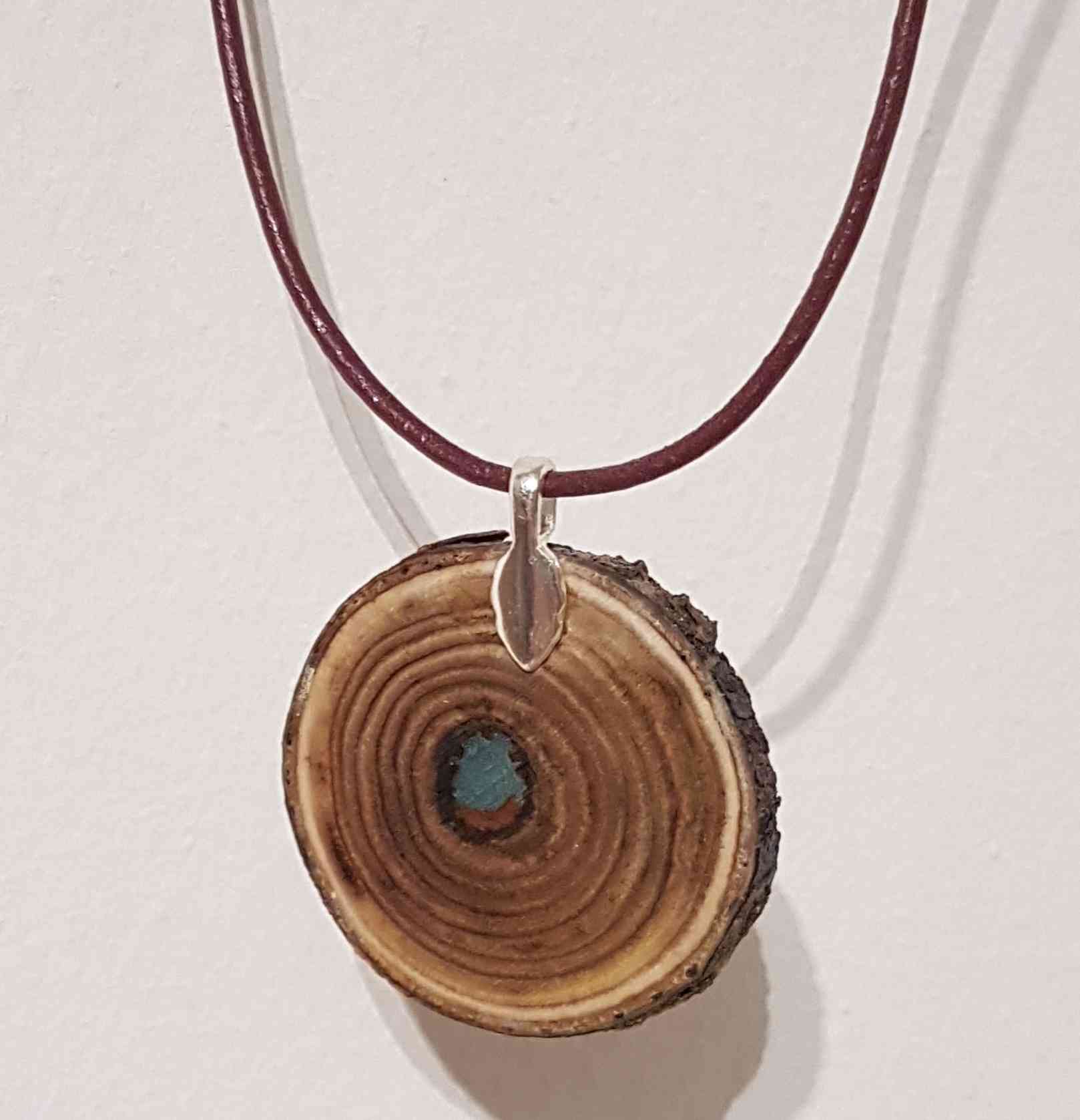 Kettenanhänger Holz Astscheibe Essigbaum Exklusives Lieblingsstück Unikat Handarbeit