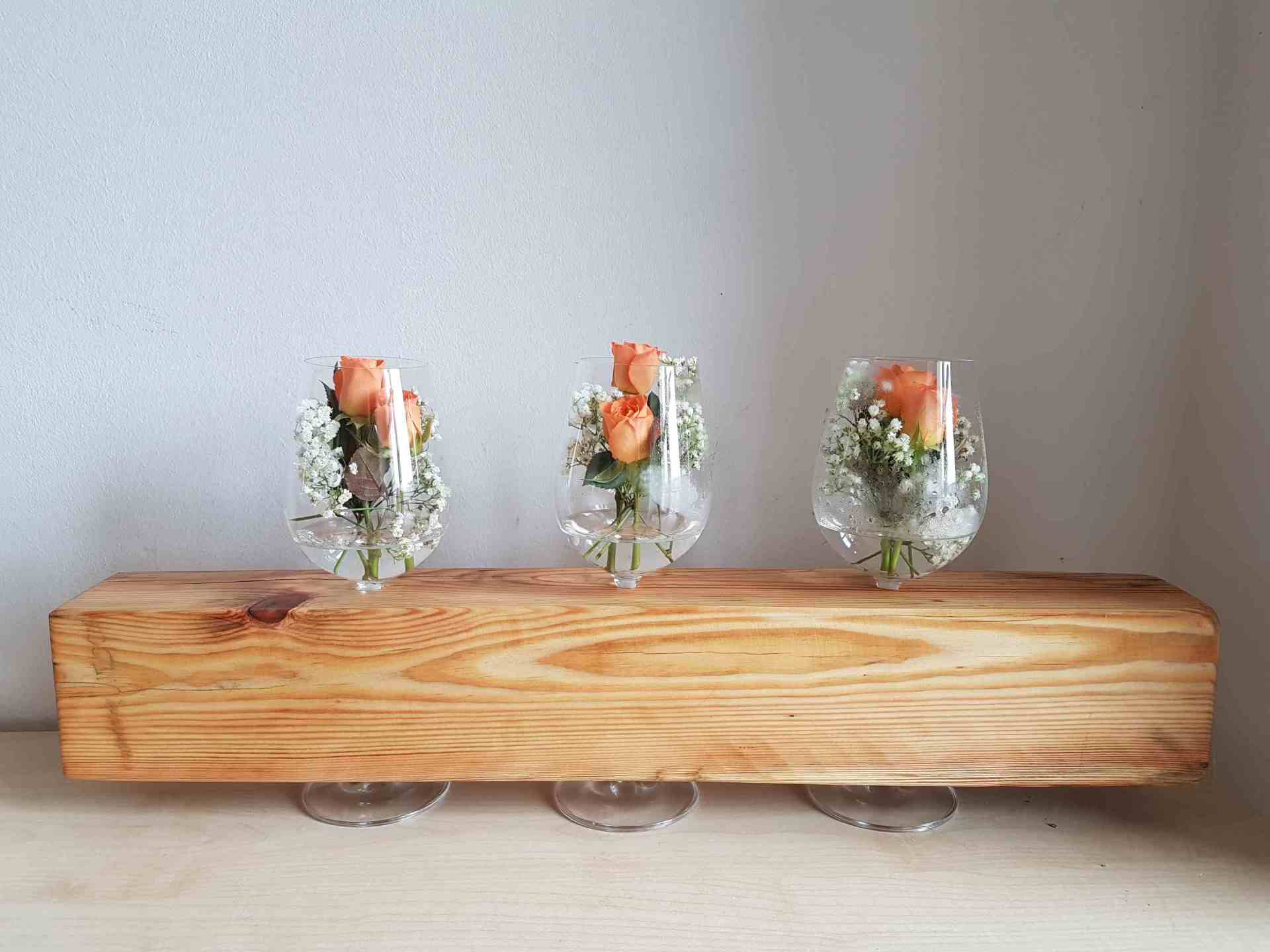 Blumenvase Kerzenständer aus altem Balken mit Weingläsern