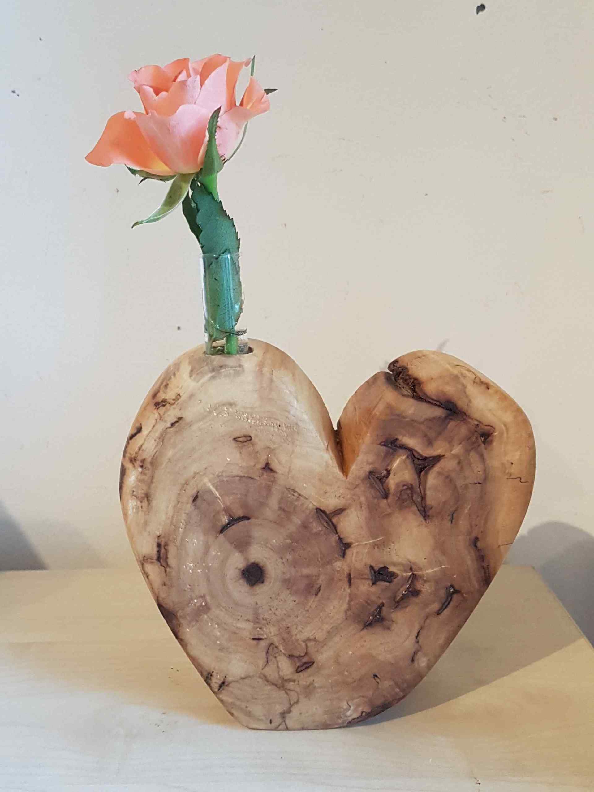 Holzvase mit Reagenzglas Pappel geölt in Herzform Exklusives Lieblingsstück Unikat Handarbeit