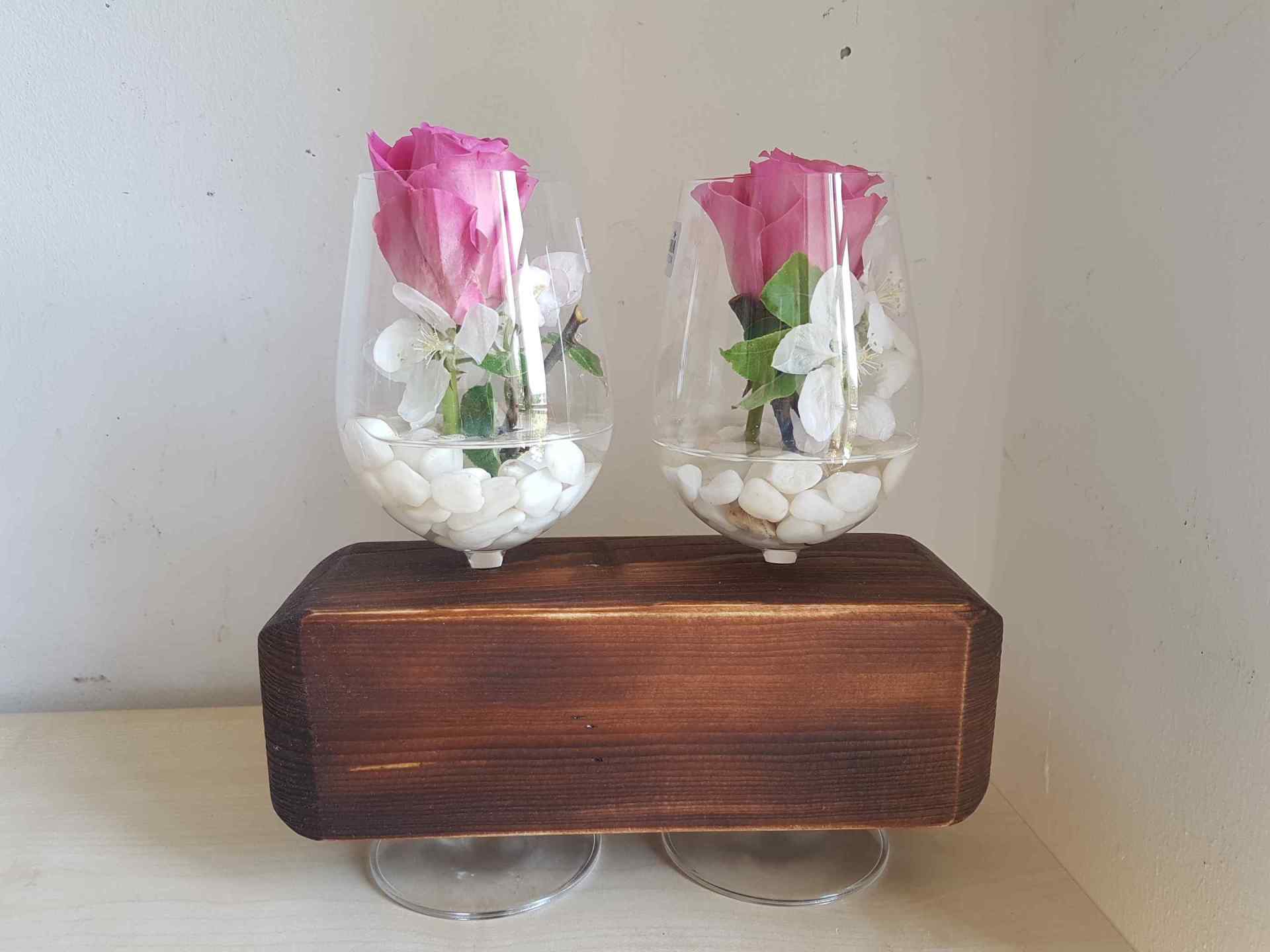 Blumenvase Kerzenständer aus altem Balken mit Weingläsern