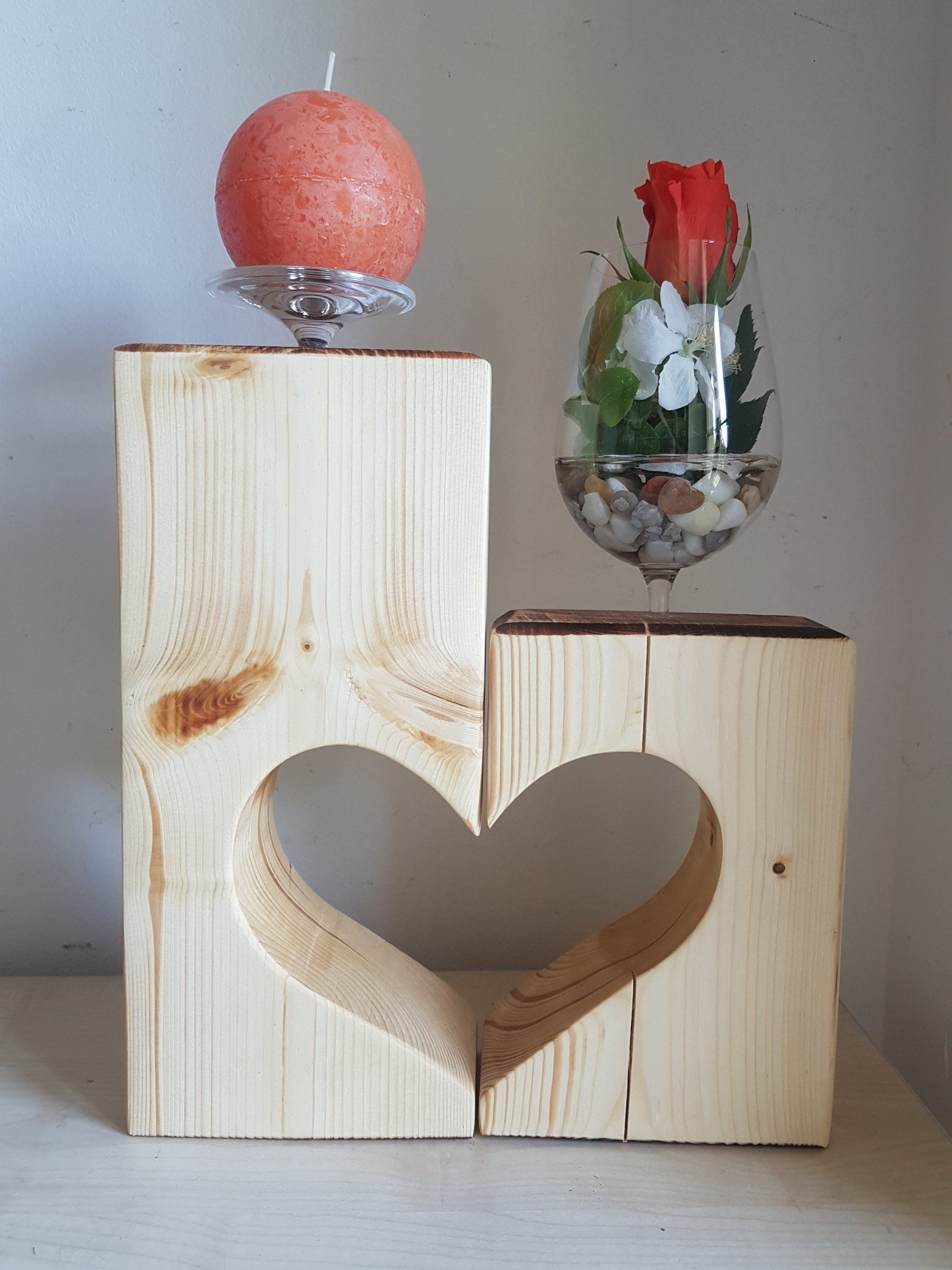 Kerzenständer und Blumenvase aus Holz in Herzform Kerzenständer und Blumenvase aus Holz in Herzform, Handarbeit