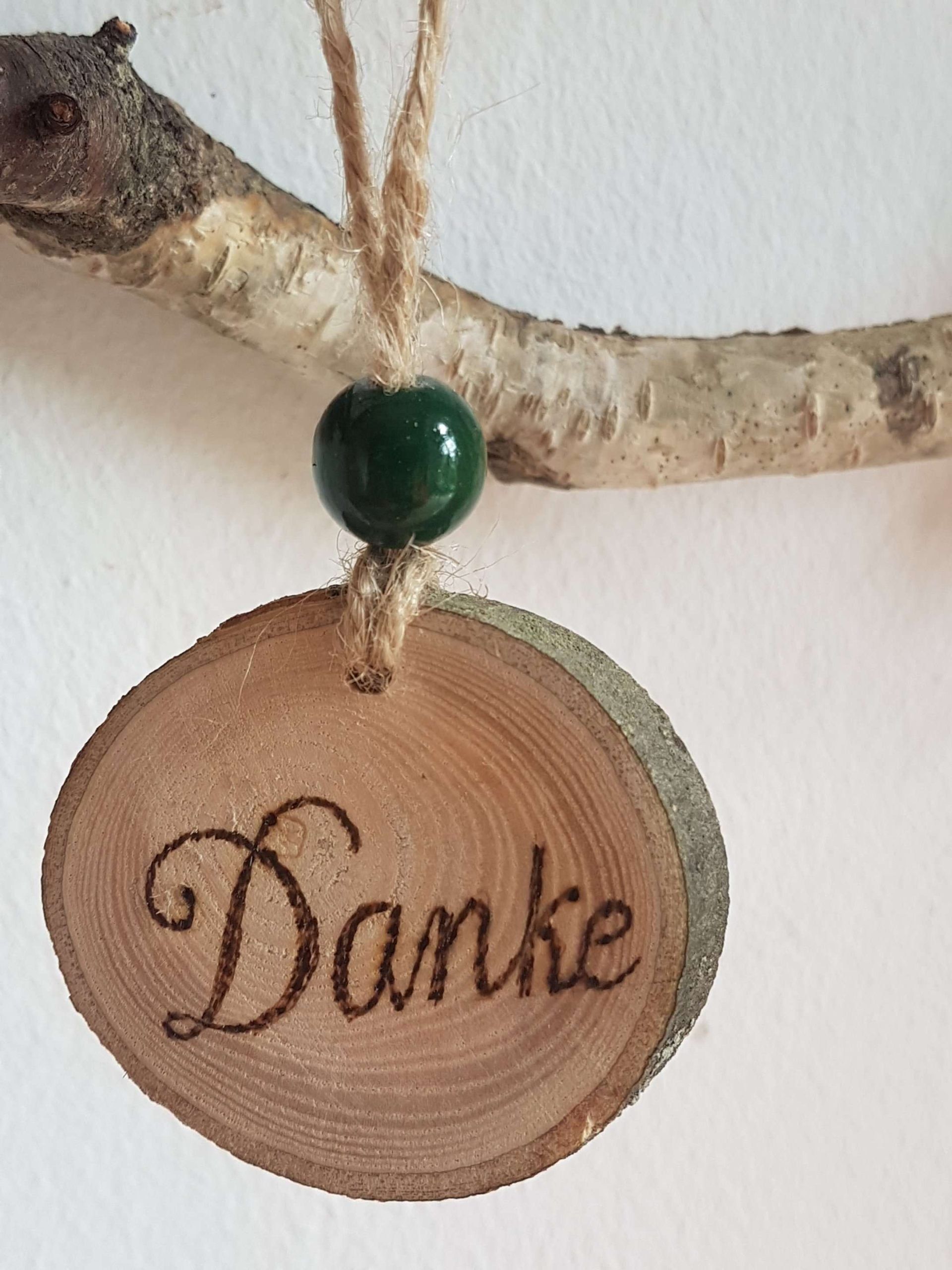 Kleine Astscheibe mit Gravur Exklusives Lieblingsstück Unikat Handarbeit