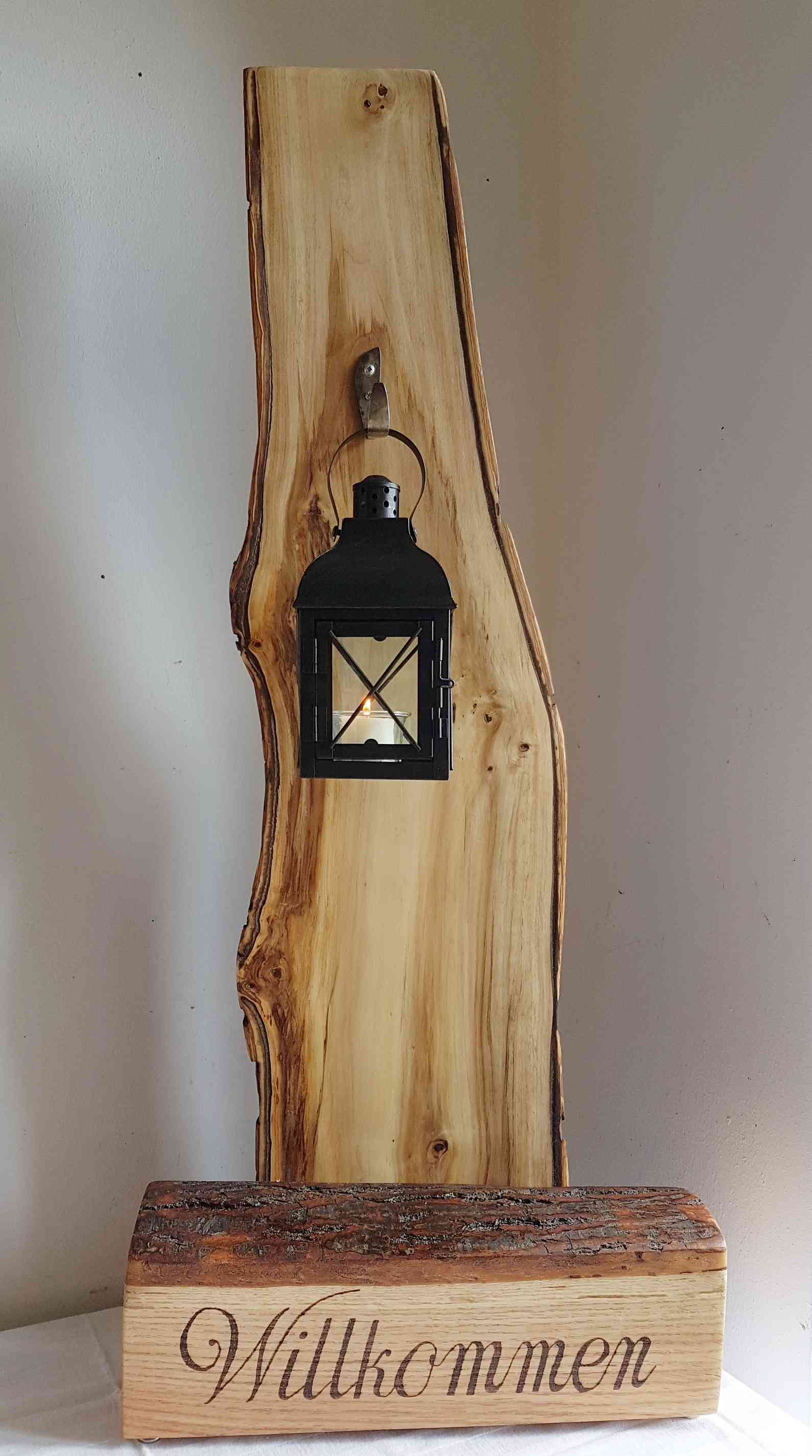 Eingangsdekoration aus Holz mit Laterne, Pappel Eingangsdekoration aus Holz mit Laterne, Pappel